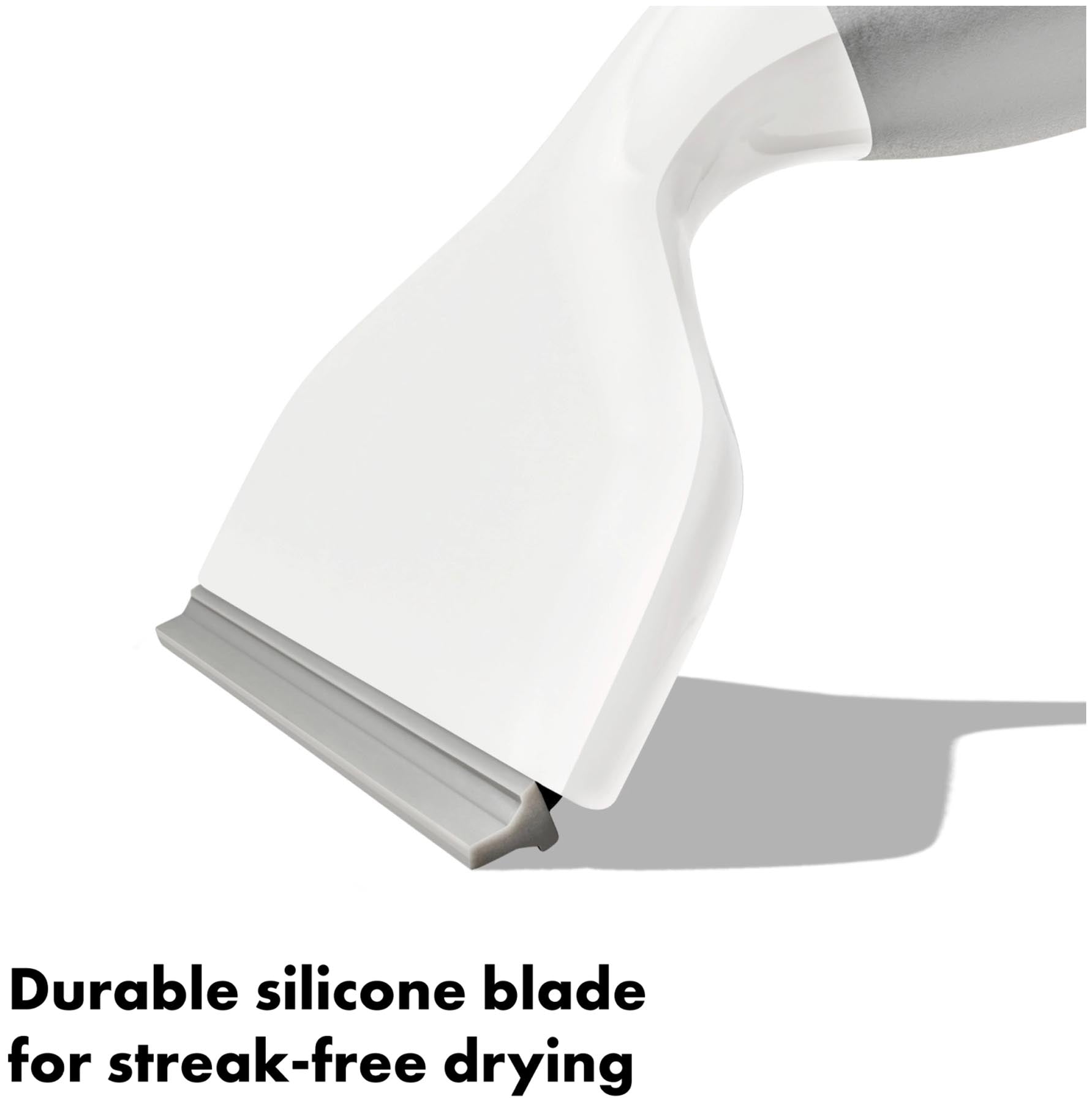 Praktischer GG Abzieher aus leichtem Aluminium mit Haken, perfekt zum schnellen Abziehen von Wasser und Schmutz auf glatten Oberflächen.