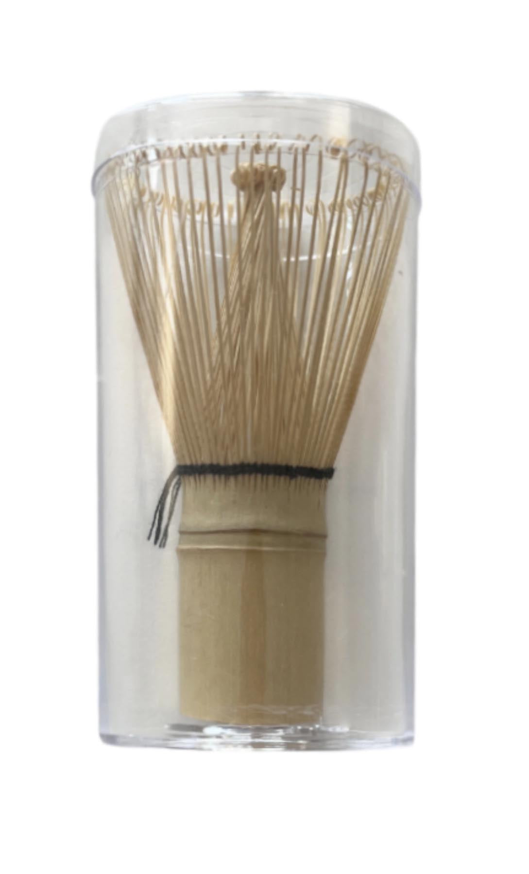 Eleganter Matcha Besen in Braun, 6x11cm, ideal für die Zubereitung von feinem Matcha-Tee. Hochwertiges Zubehör von Lagotto.