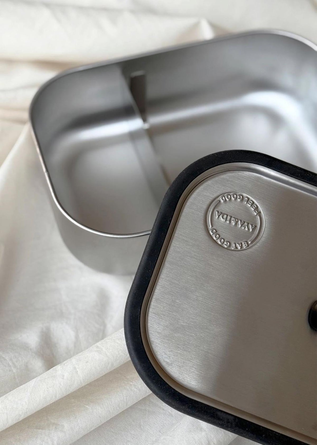 Lunch Box 1000ml Matte Black in Schwarz präsentiert im Onlineshop von KAQTU Design AG. Snackbox ist von AYA&IDA