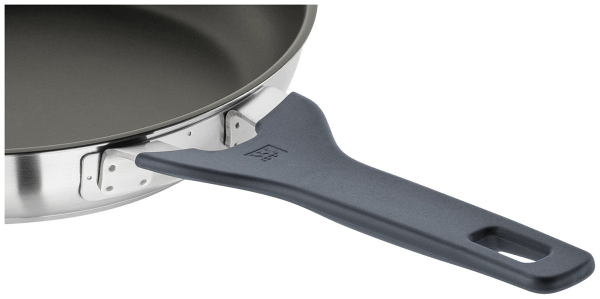 Simplify Bratpfanne 24cm Steinoptik Grau in Silber präsentiert im Onlineshop von KAQTU Design AG. Bratpfanne ist von Zwilling