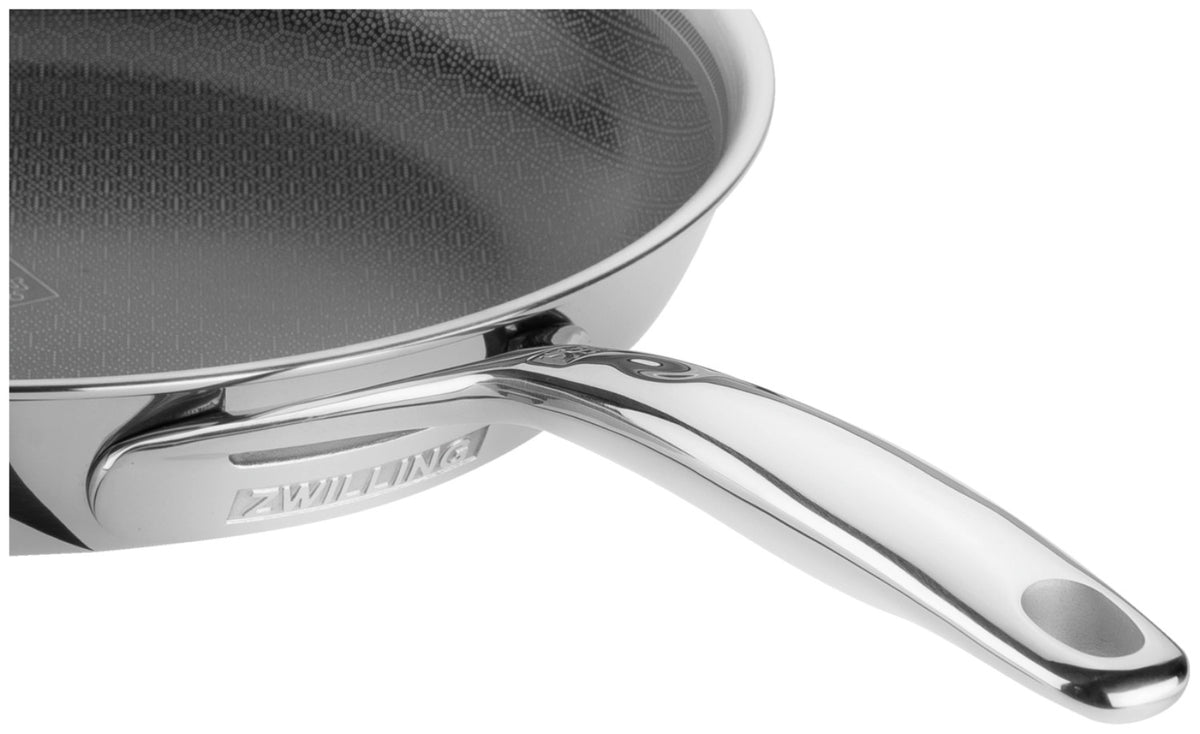 Peak Bratpfanne 28cm in Silber präsentiert im Onlineshop von KAQTU Design AG. Bratpfanne ist von Zwilling