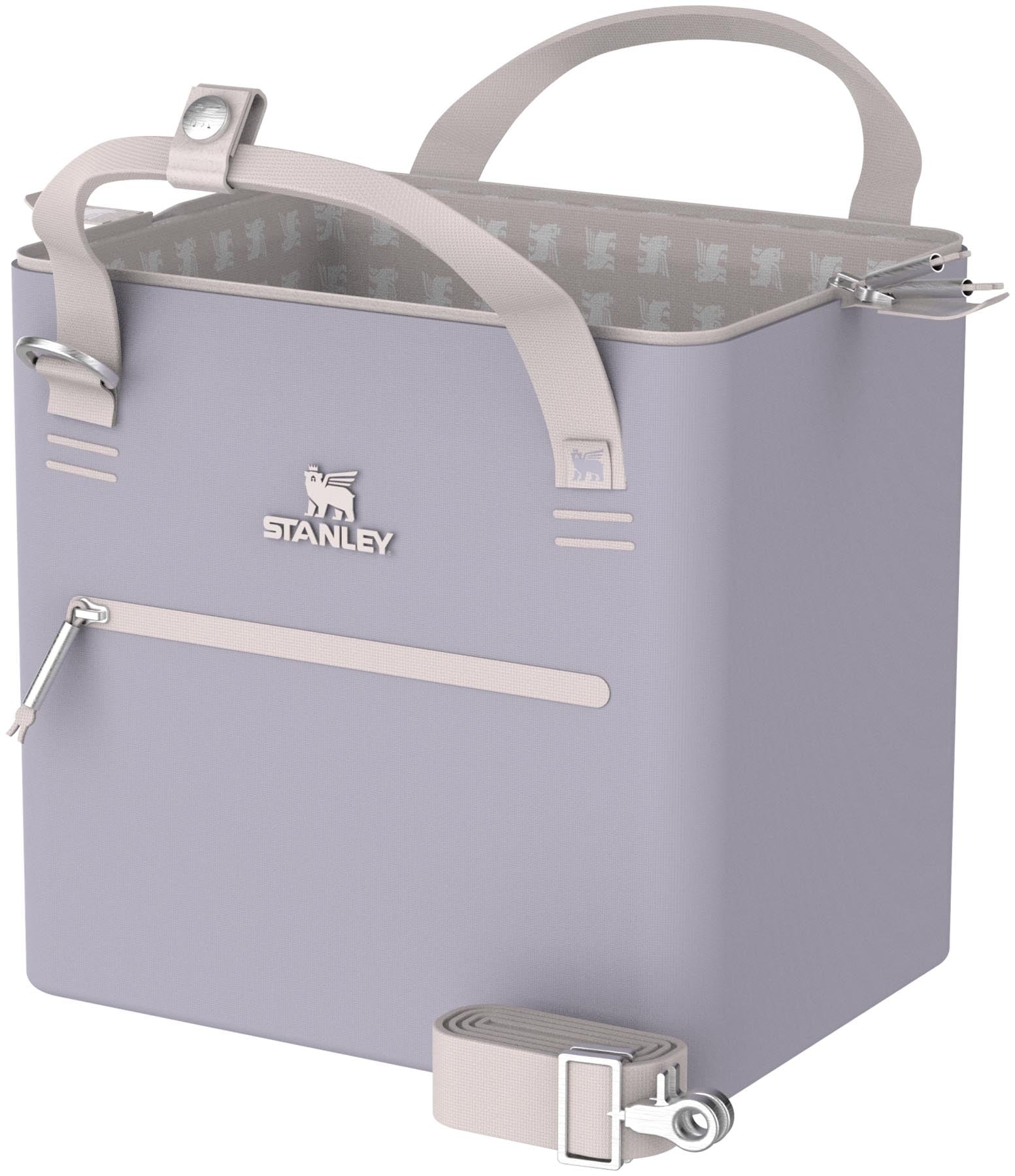 Praktische lila Kühltasche von Stanley mit 7 Litern Volumen, perfekt für unterwegs. Hält Ihre Lebensmittel und Getränke kühl und frisch.