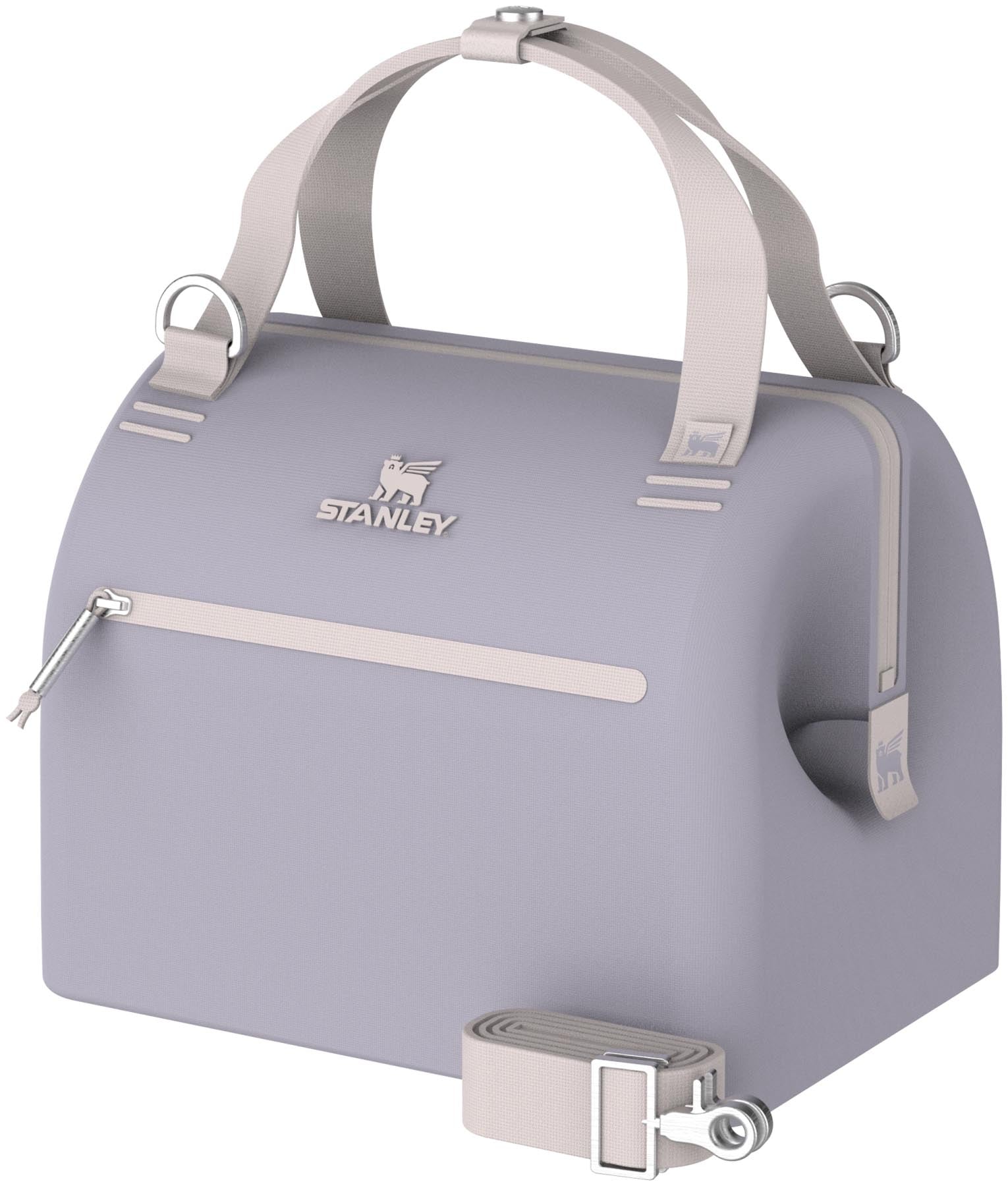 Stylische lila Kühltasche von Stanley mit 7 Litern, ideal für Picknicks und Ausflüge. Hält Snacks und Getränke zuverlässig kühl.
