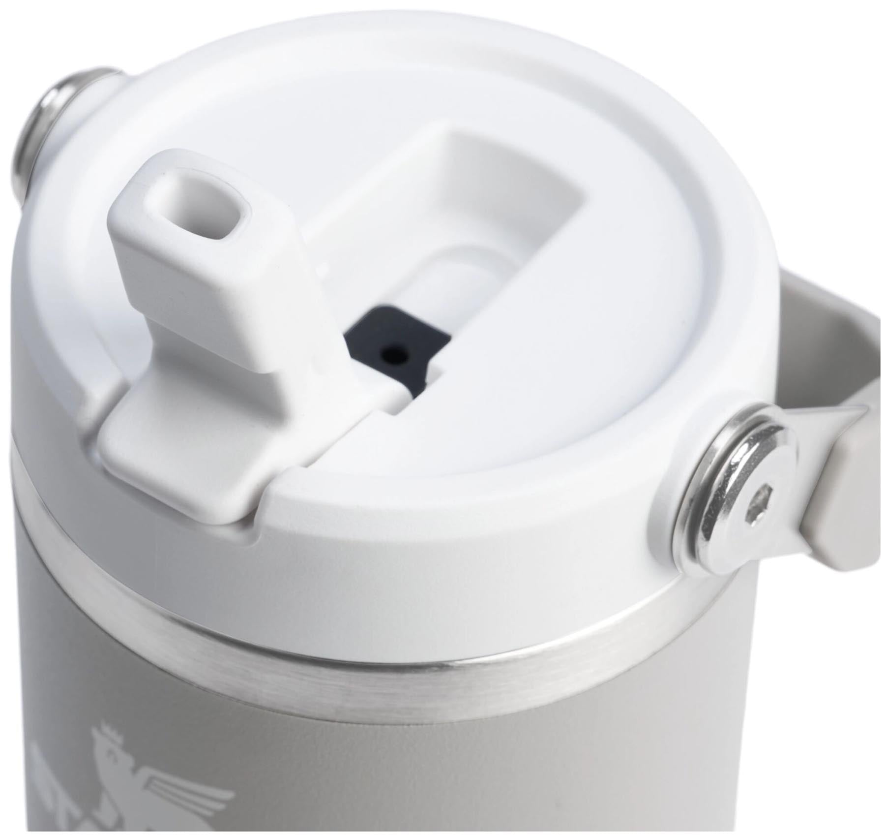 Praktischer Stanley IceFlow Flip Straw Becher in schickem Ash-Grau (0.41l) – perfekt für erfrischende Getränke auf Reisen.