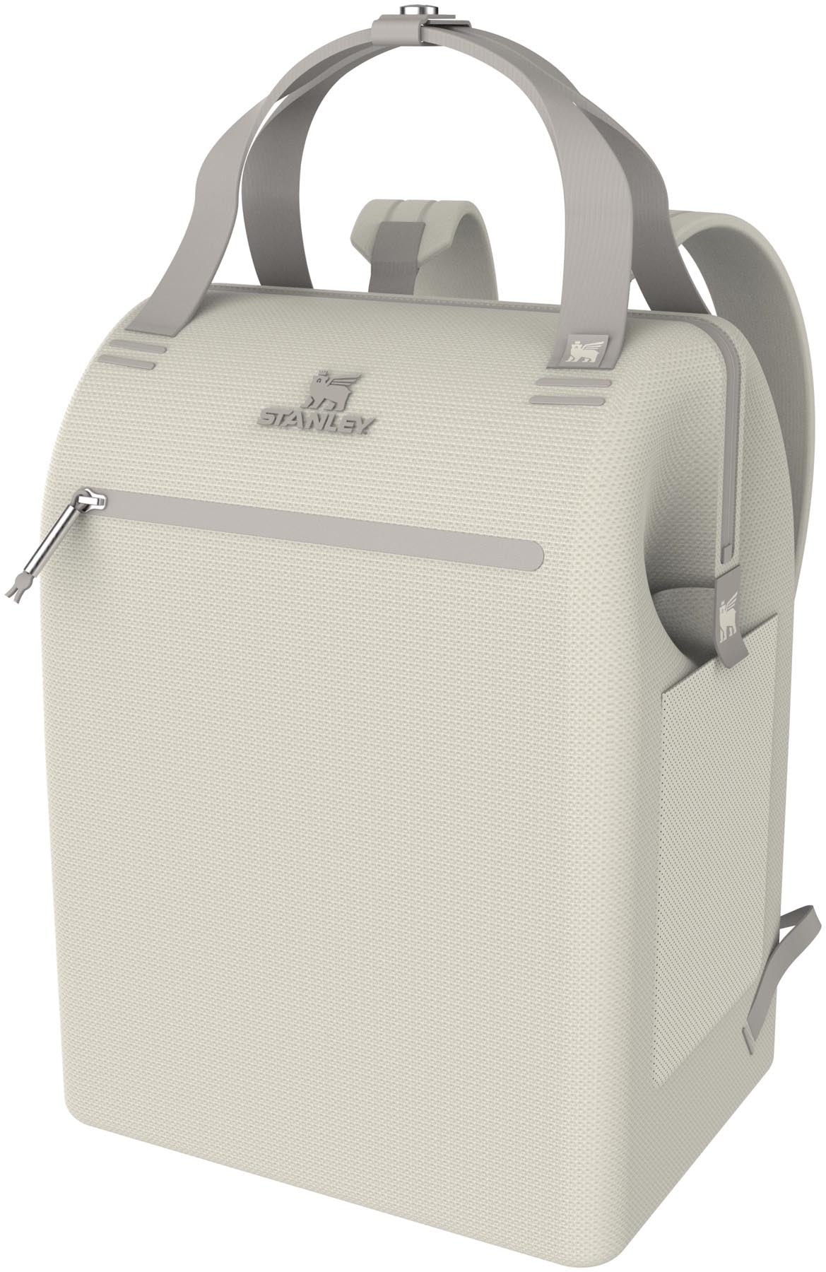 Stylischer Mini-Rucksack in Cremefarbe, perfekt für kühlende Snacks und Getränke unterwegs, von Stanley mit 13.2l Volumen.