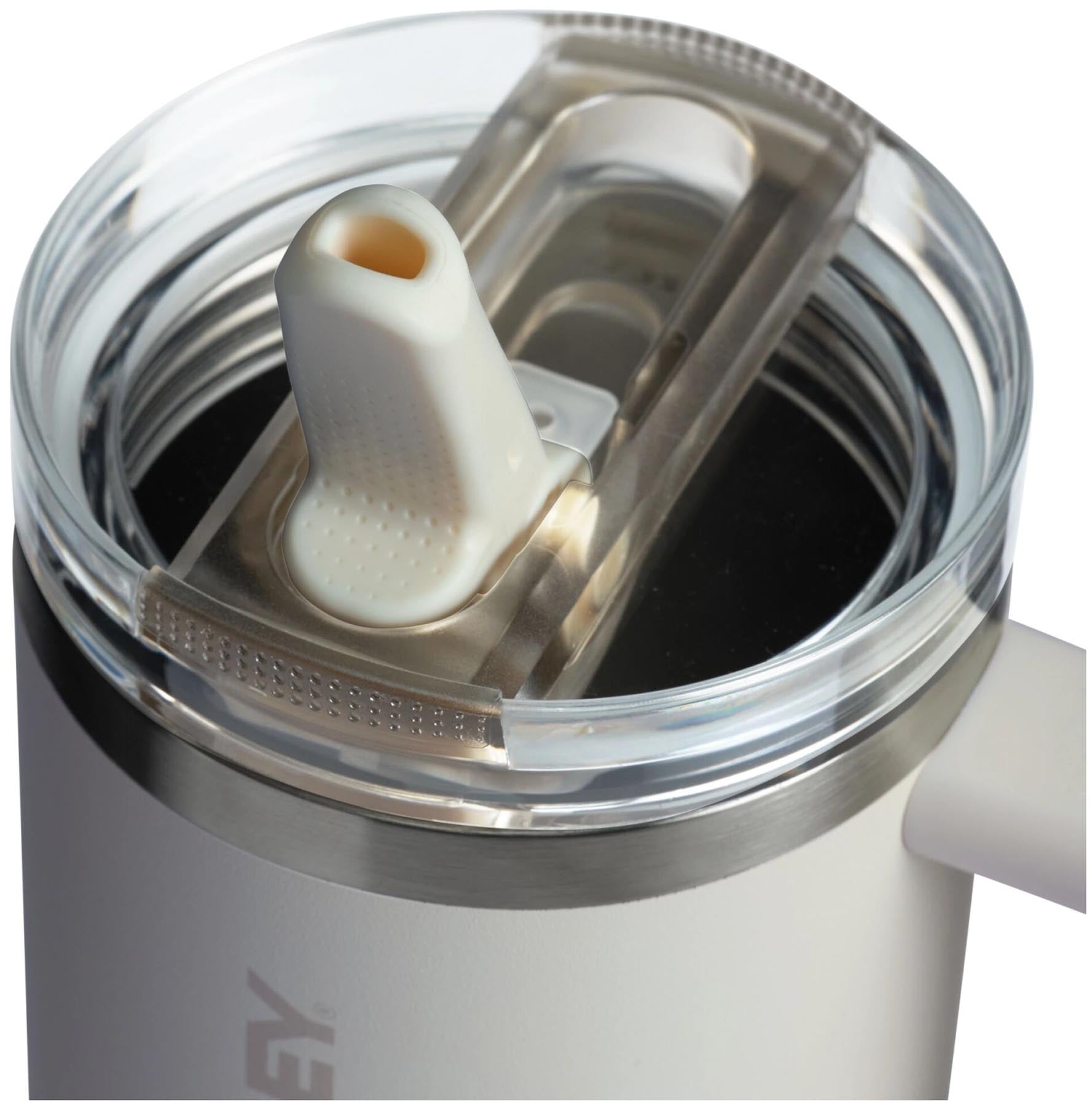 Elegante Stanley Quencher ProTour Flip Straw Thermosflasche in Creme, 0.89l, ideal für Erfrischungen unterwegs und vielseitig einsetzbar.