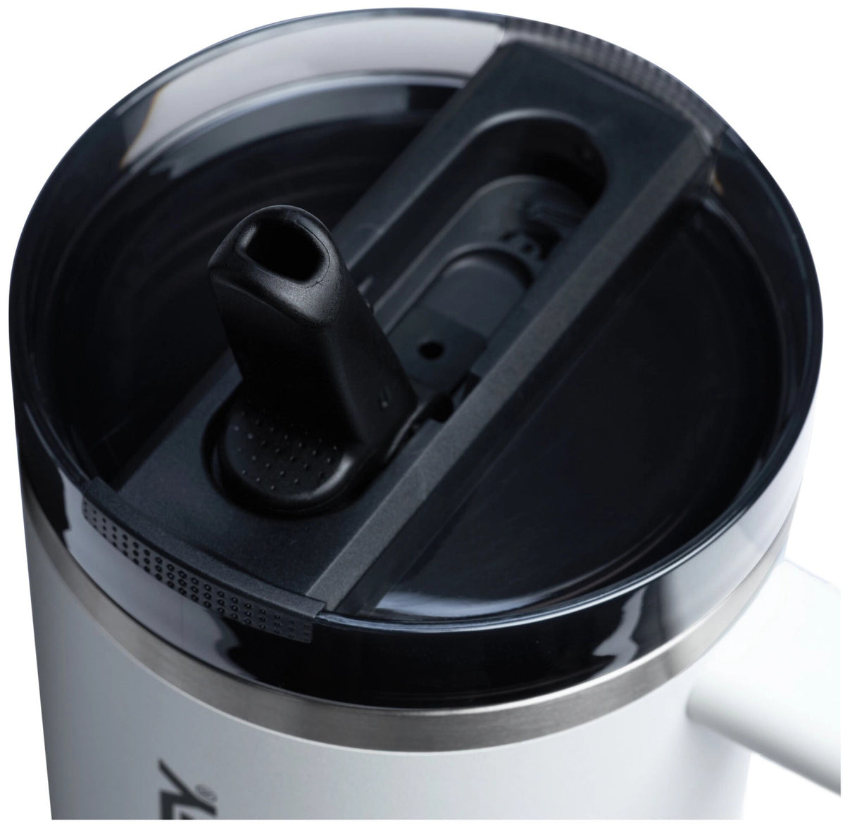 Quencher ProTour Flip Straw 1.18l chalk in Weiss präsentiert im Onlineshop von KAQTU Design AG. Thermosflasche ist von Stanley