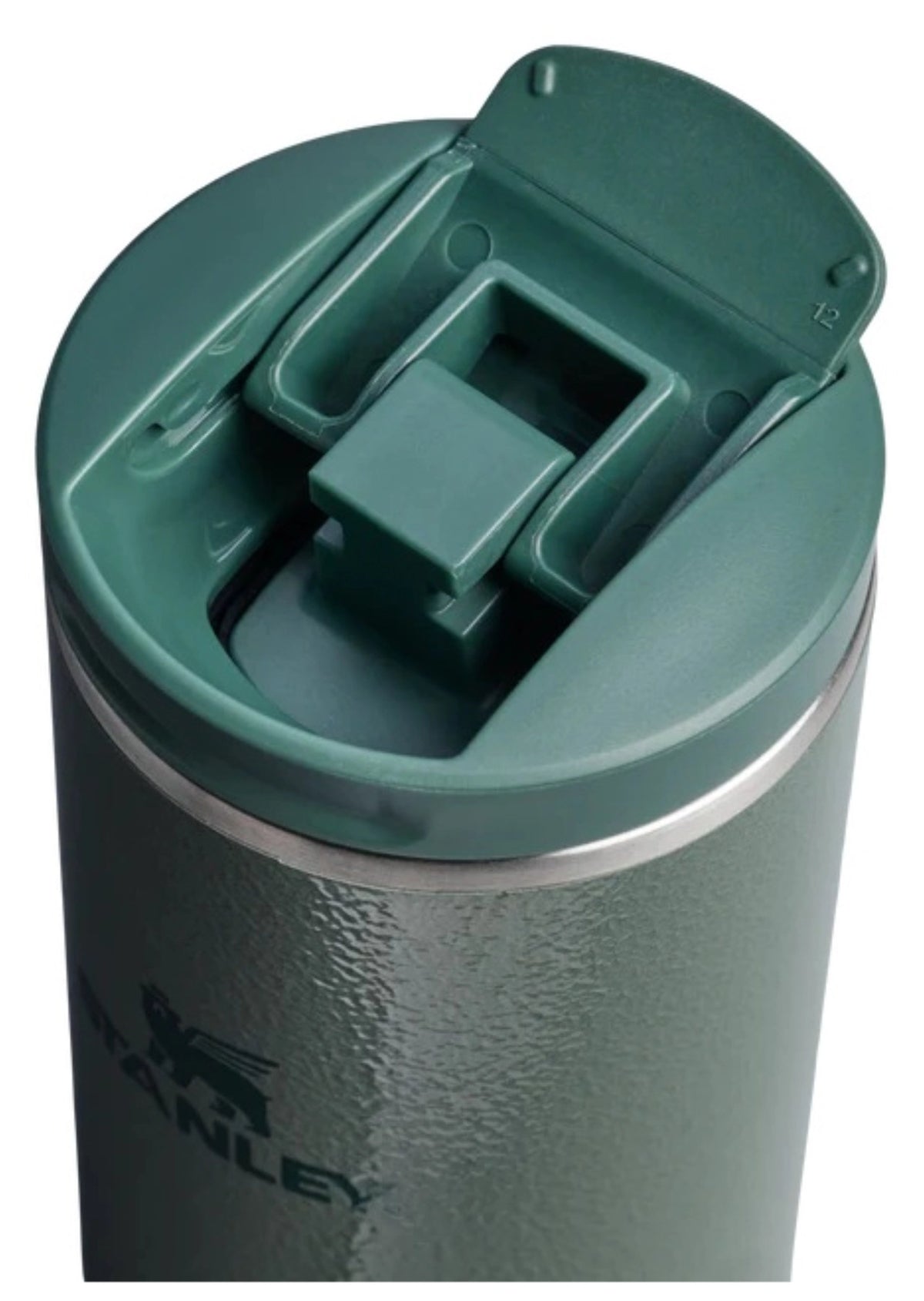 Transit Fliptop Becher 0.35l hammertone green in Grün präsentiert im Onlineshop von KAQTU Design AG. Thermosflasche ist von Stanley