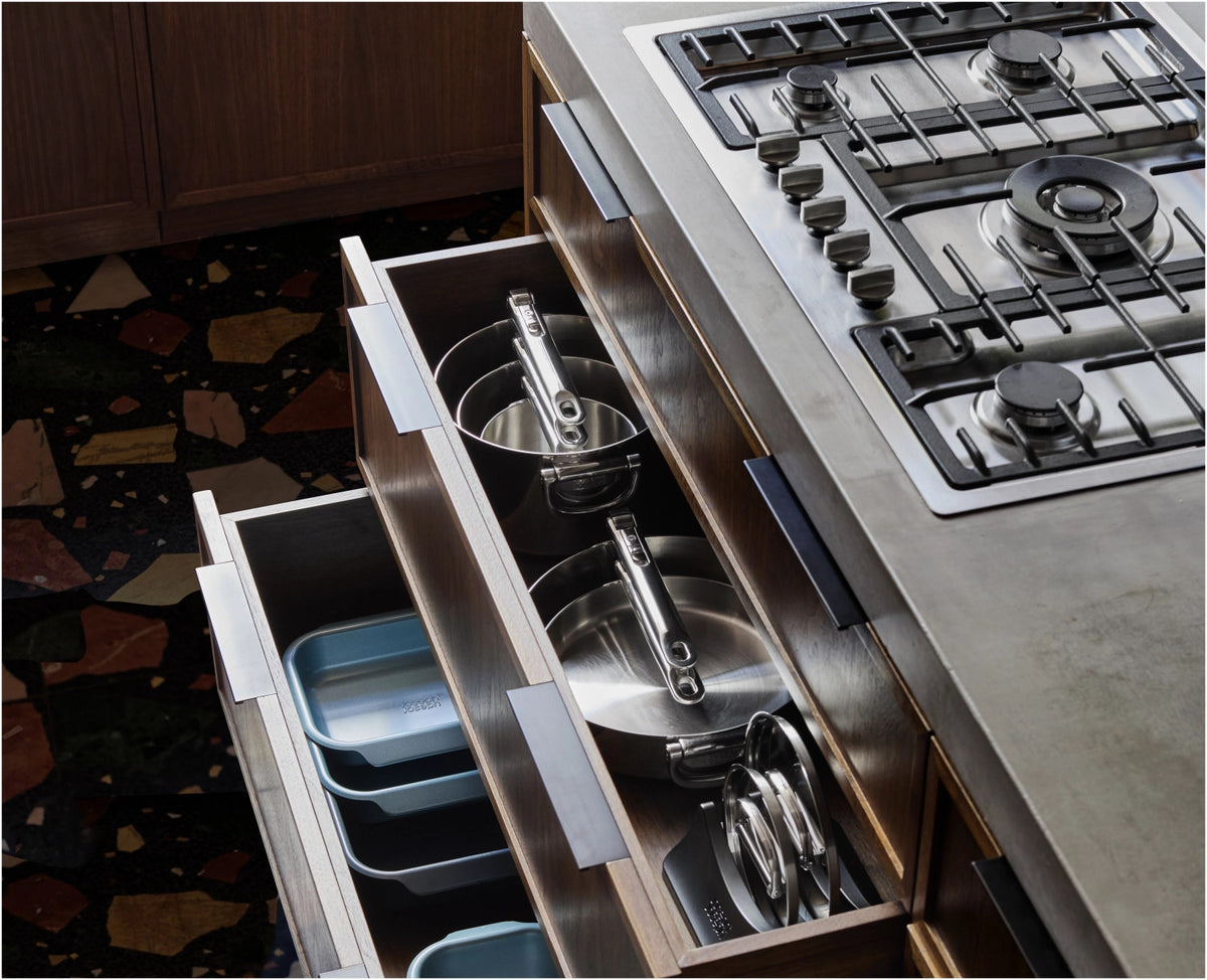 5er Set Space Steel Pfannenset Klappgriff 15+19+23+24+28cm in Silber präsentiert im Onlineshop von KAQTU Design AG. Kochtopfset ist von Joseph Joseph