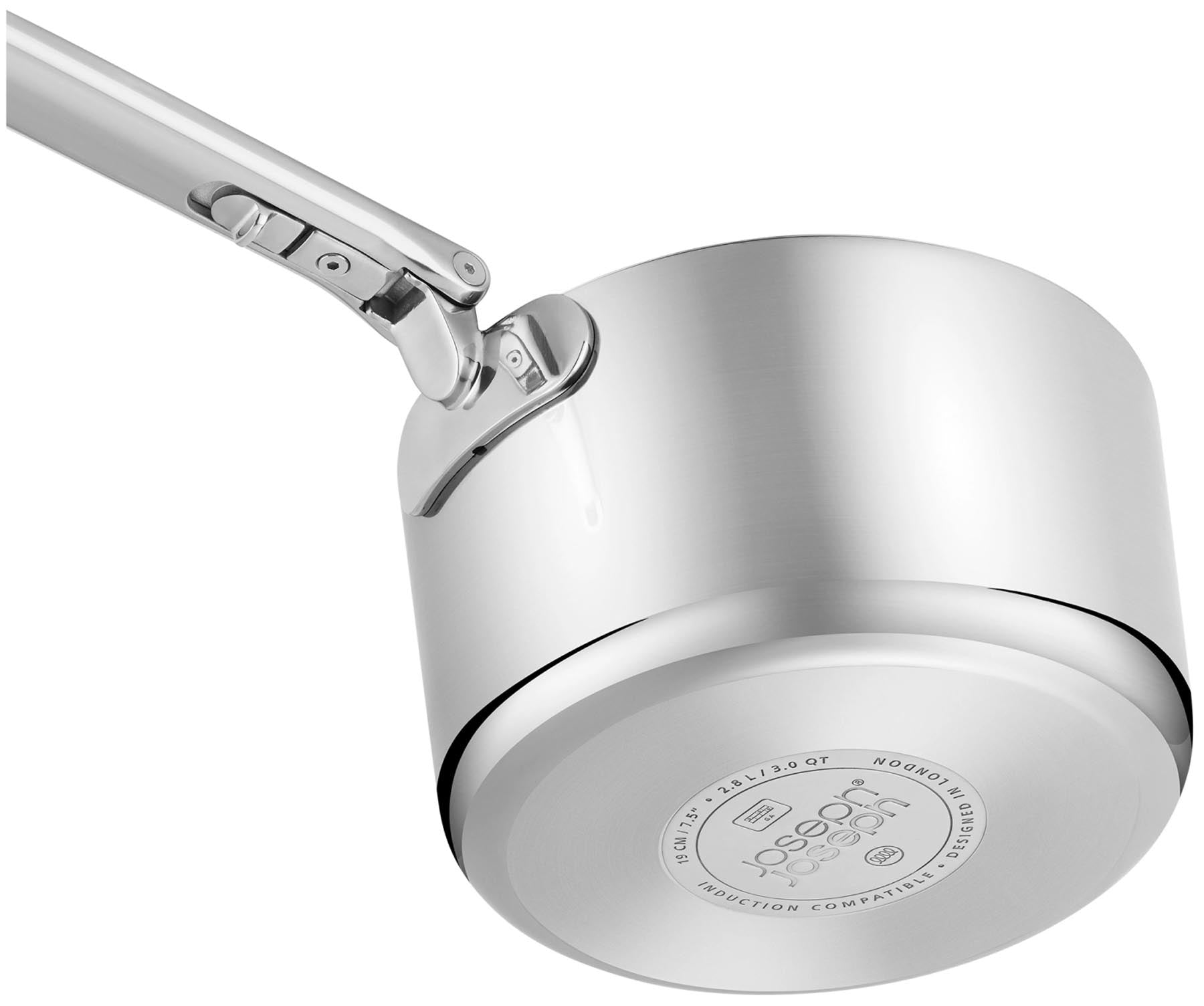 Elegantes 5-teiliges Pfannenset von Joseph Joseph mit klappbaren Griffen, ideal für effizientes Kochen und platzsparende Lagerung.