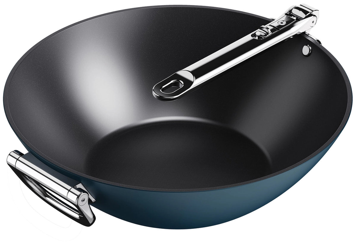 Space Wok D32cm Edelstahl mit Klappgriff und Deckel antihaft in Silber präsentiert im Onlineshop von KAQTU Design AG. Wok Pfanne ist von Joseph Joseph