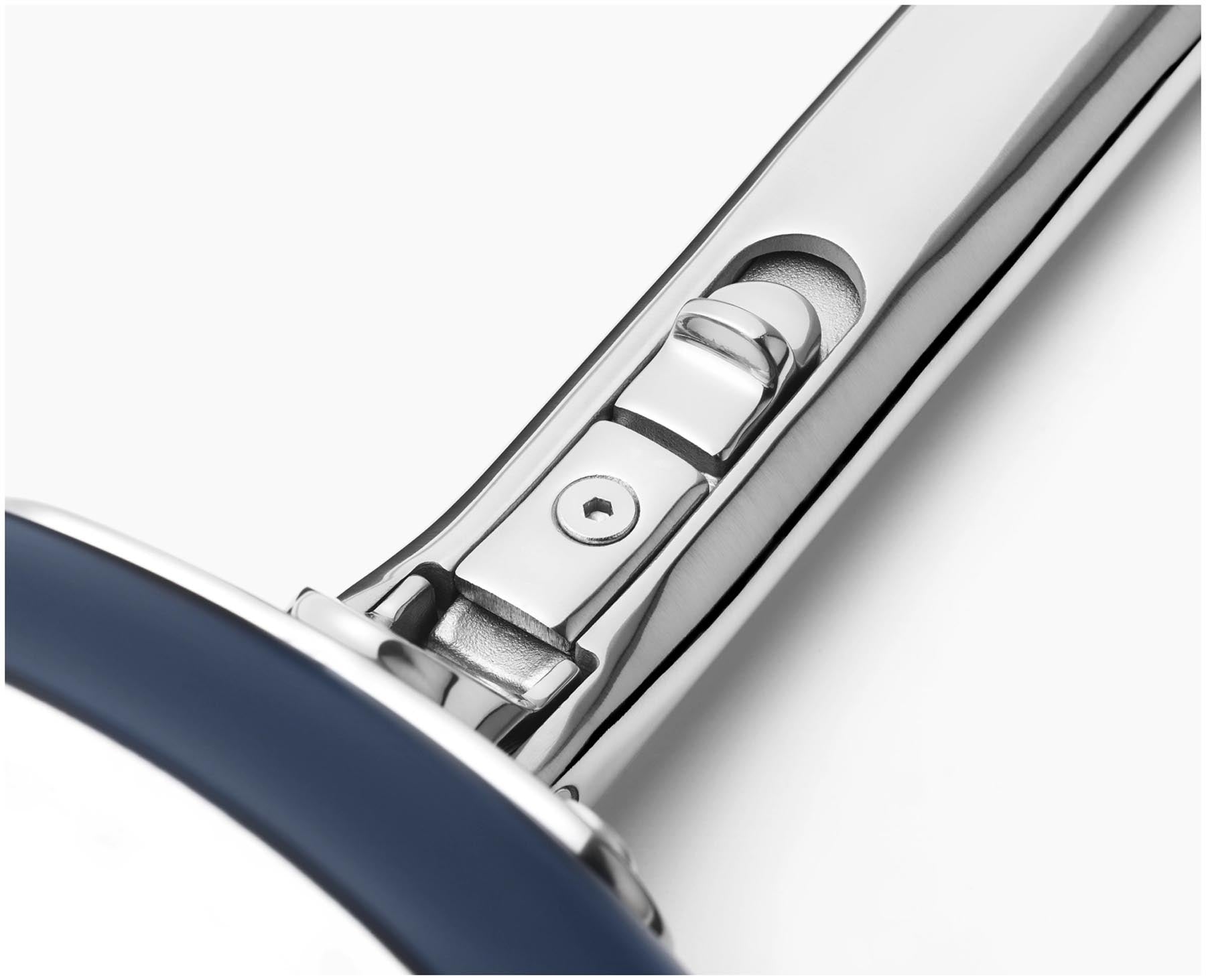 Moderne flache Bratpfanne von Joseph Joseph, 30 cm, mit innovativem Klappgriff für einfaches Handling und platzsparende Lagerung.