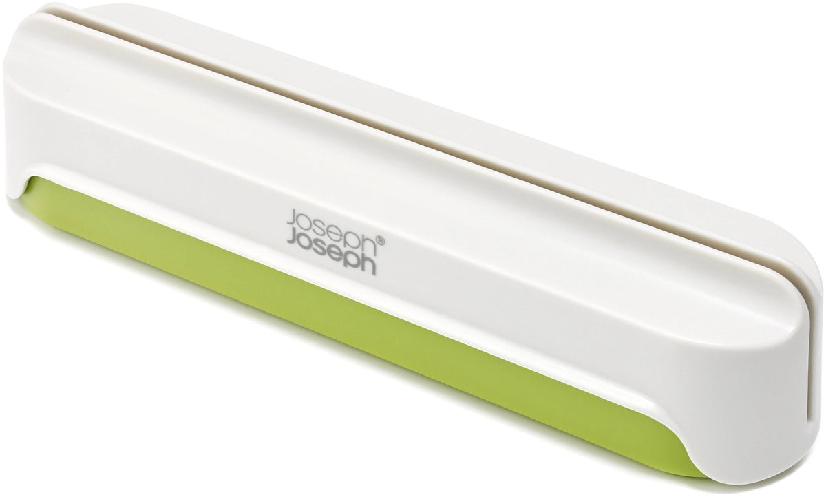 Halve-It Lebensmittel Schneidehilfe in Grün präsentiert im Onlineshop von KAQTU Design AG. Schneider und Stecher ist von Joseph Joseph
