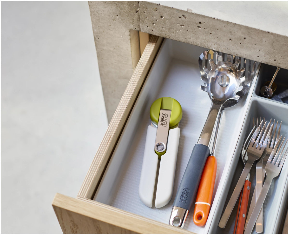 GoRound Dosenöffner rund in Grün präsentiert im Onlineshop von KAQTU Design AG. Dosenöffner ist von Joseph Joseph