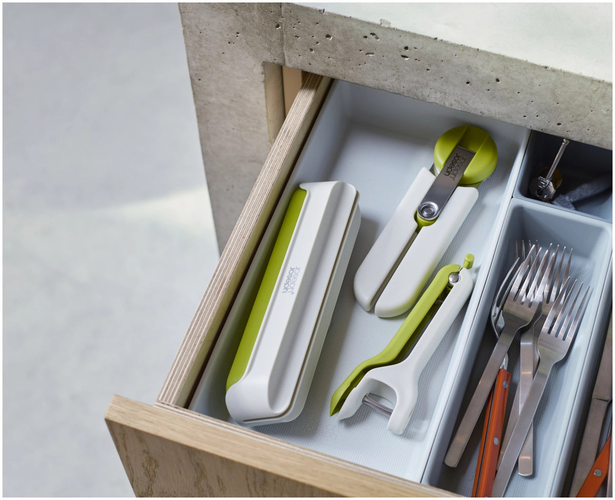 GoRound Dosenöffner rund in Grün präsentiert im Onlineshop von KAQTU Design AG. Dosenöffner ist von Joseph Joseph