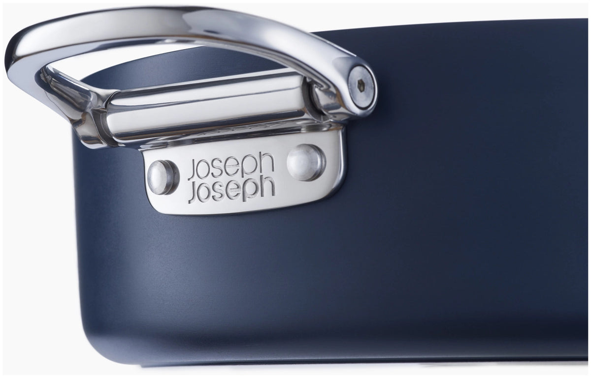 5er Set Space Kochset 15+19+23+24+28cm +3x Pfannenschutz in Blau präsentiert im Onlineshop von KAQTU Design AG. Kochtopfset ist von Joseph Joseph