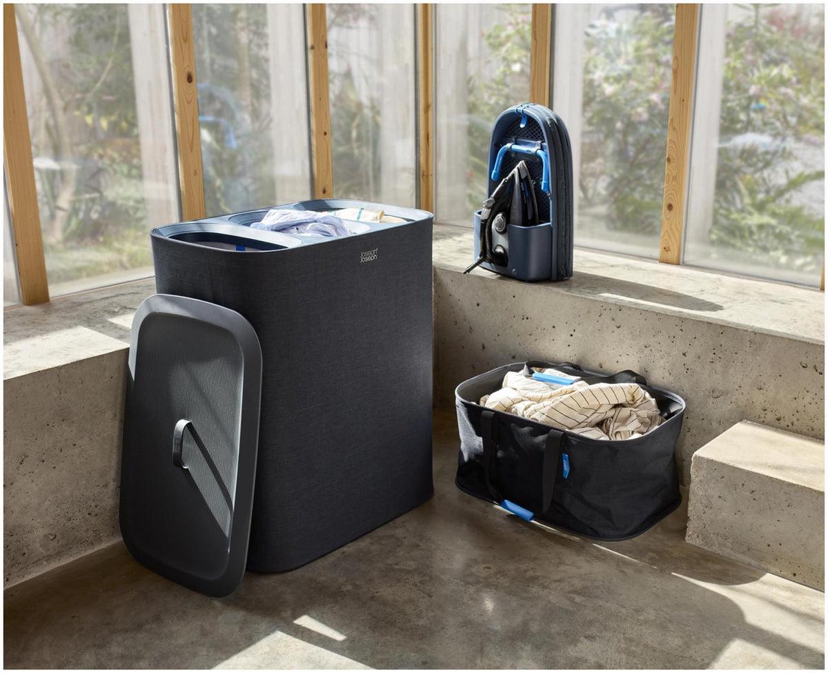 Hold-All Wäschekorb faltbar 35l carbon black in Schwarz präsentiert im Onlineshop von KAQTU Design AG. Wäschekorb ist von Joseph Joseph