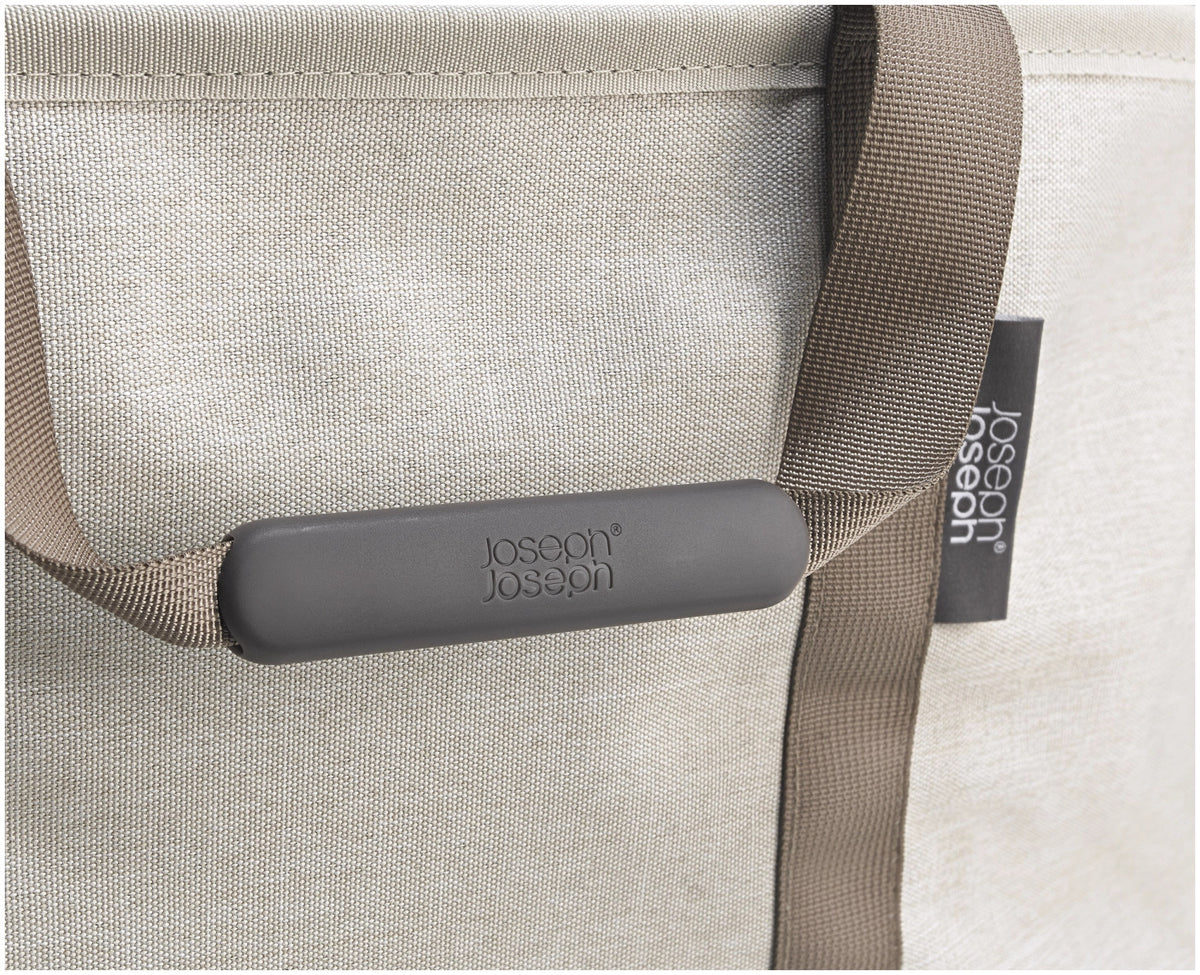 Hold-All Wäschekorb faltbar 35l ecru in Blau präsentiert im Onlineshop von KAQTU Design AG. Wäschekorb ist von Joseph Joseph