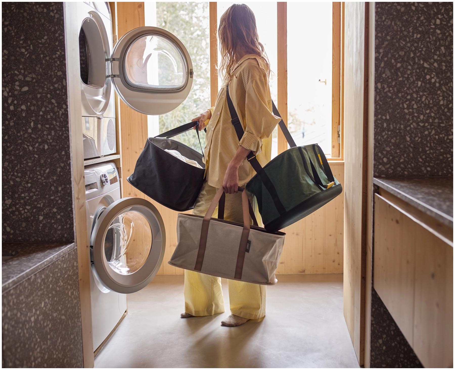 Eleganter, faltbarer Wäschekorb in Ecru mit 35l Volumen, perfekt für eine stilvolle und praktische Wäscheorganisation in jedem Raum.