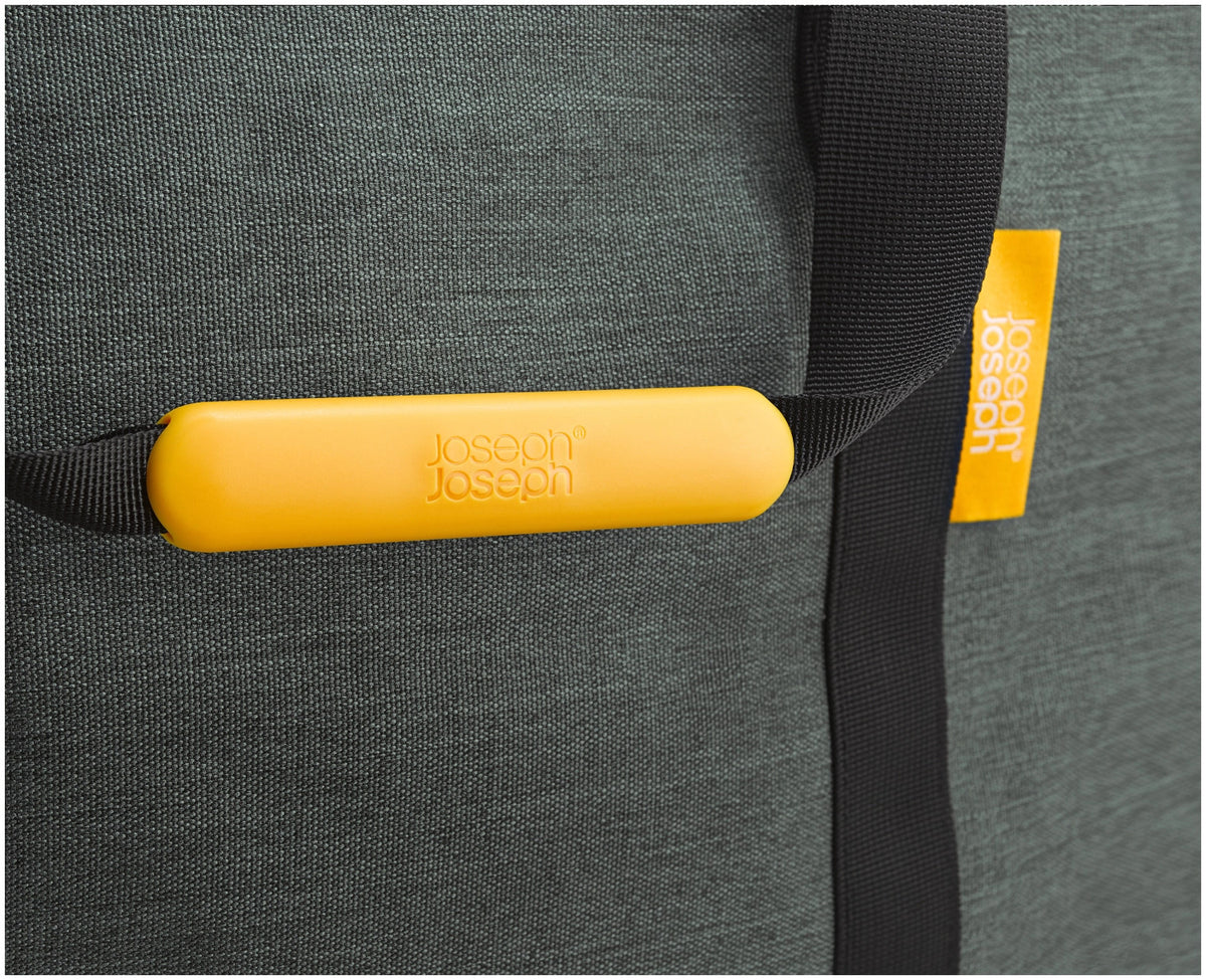 Hold-All Wäschekorb faltbar outdoor 45l grün in Grün präsentiert im Onlineshop von KAQTU Design AG. Wäschekorb ist von Joseph Joseph