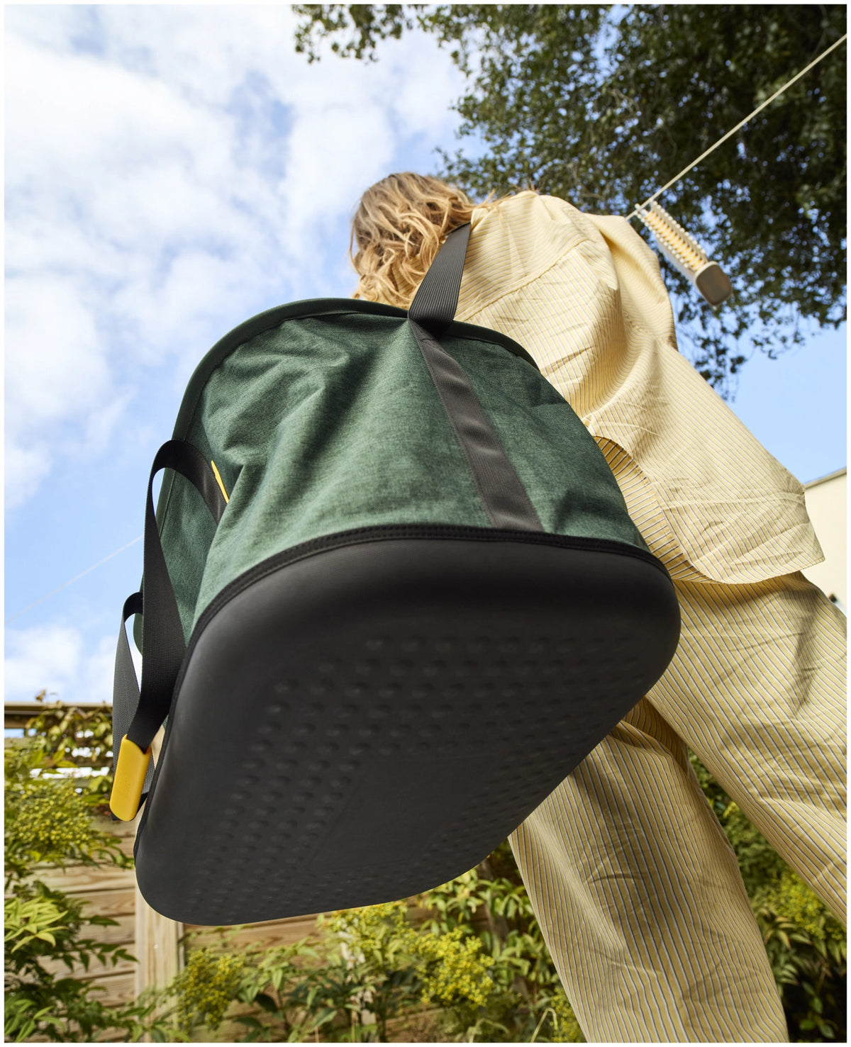 Hold-All Wäschekorb faltbar outdoor 45l grün in Grün präsentiert im Onlineshop von KAQTU Design AG. Wäschekorb ist von Joseph Joseph
