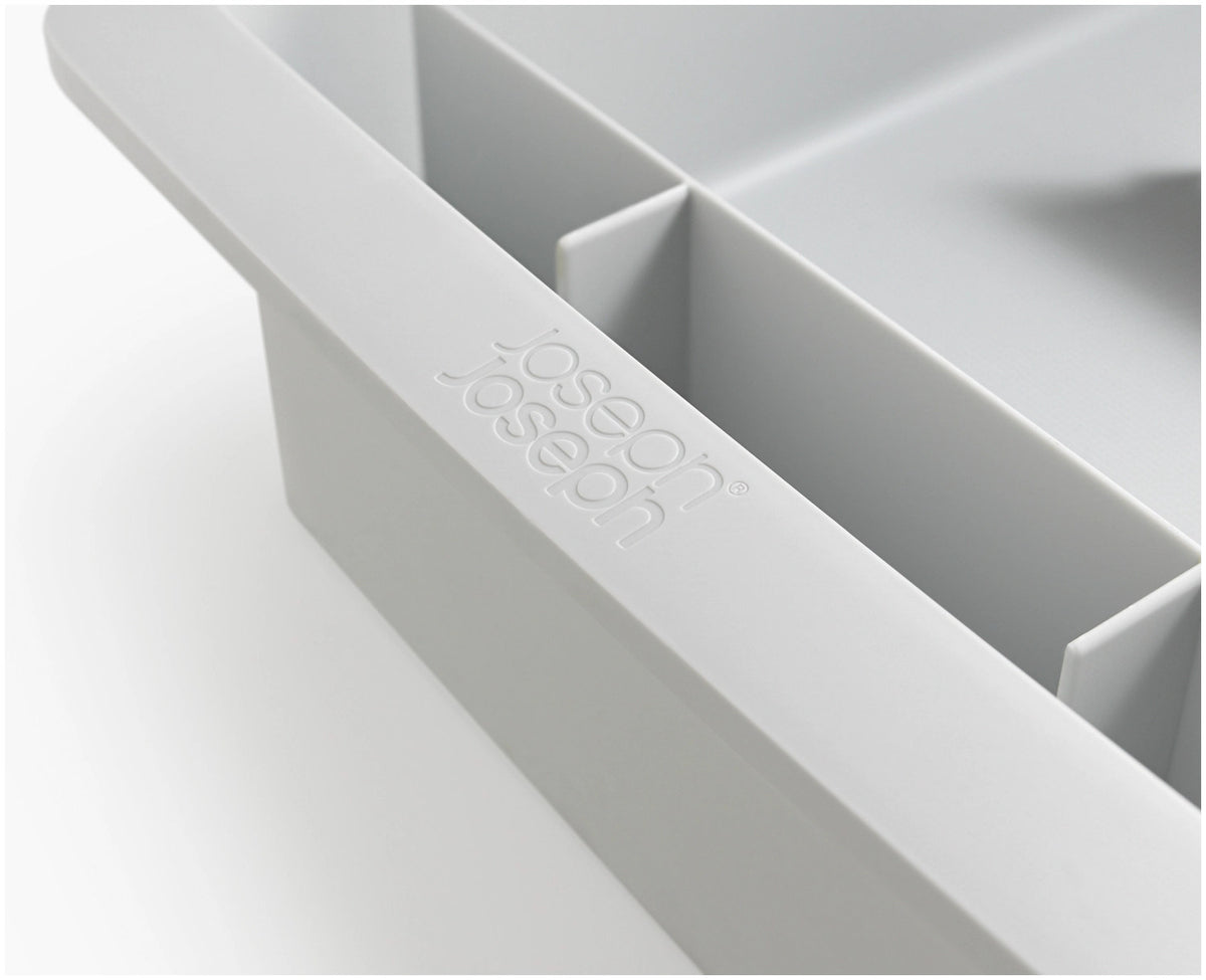 CupboardStore Putzschrank ausziehbar aus recycl. Kunststoff in Grau präsentiert im Onlineshop von KAQTU Design AG. Küchenhelfer ist von Joseph Joseph
