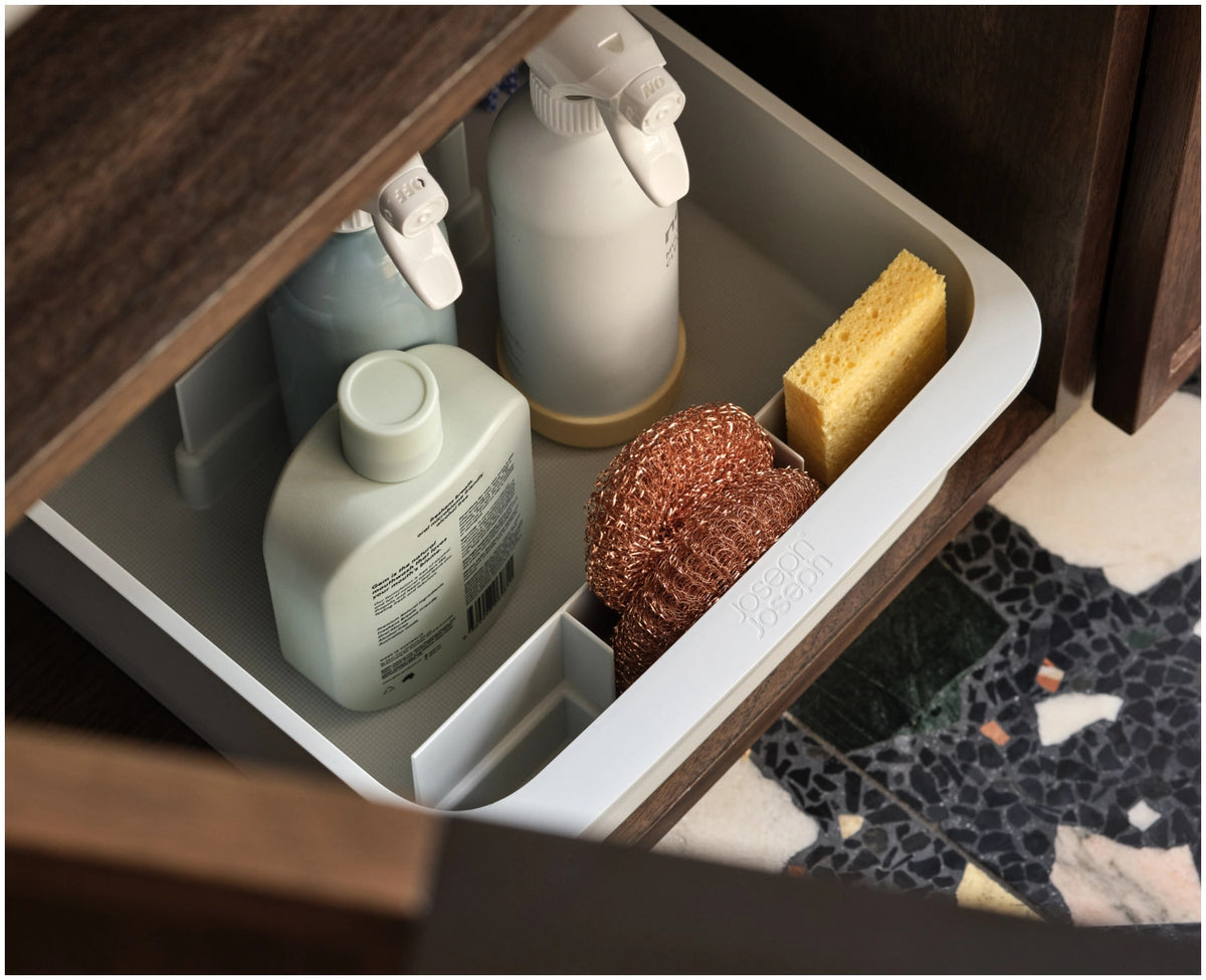 CupboardStore Putzschrank ausziehbar aus recycl. Kunststoff in Grau präsentiert im Onlineshop von KAQTU Design AG. Küchenhelfer ist von Joseph Joseph