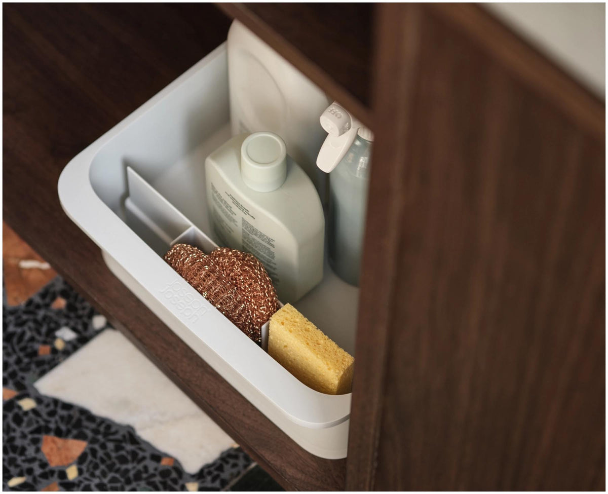 CupboardStore Putzschrank ausziehbar aus recycl. Kunststoff in Grau präsentiert im Onlineshop von KAQTU Design AG. Küchenhelfer ist von Joseph Joseph