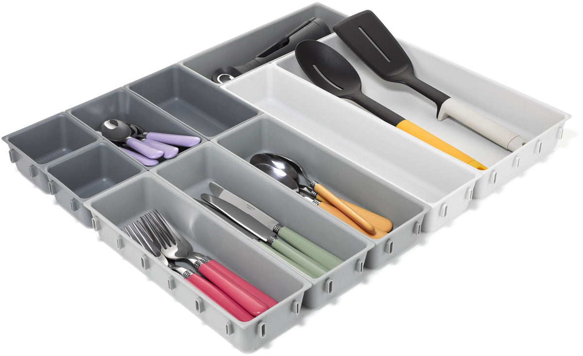 Blox Schubladenorganizer 10tlg aus recycl. Kunststoff in Grau präsentiert im Onlineshop von KAQTU Design AG. Besteckboxen ist von Joseph Joseph