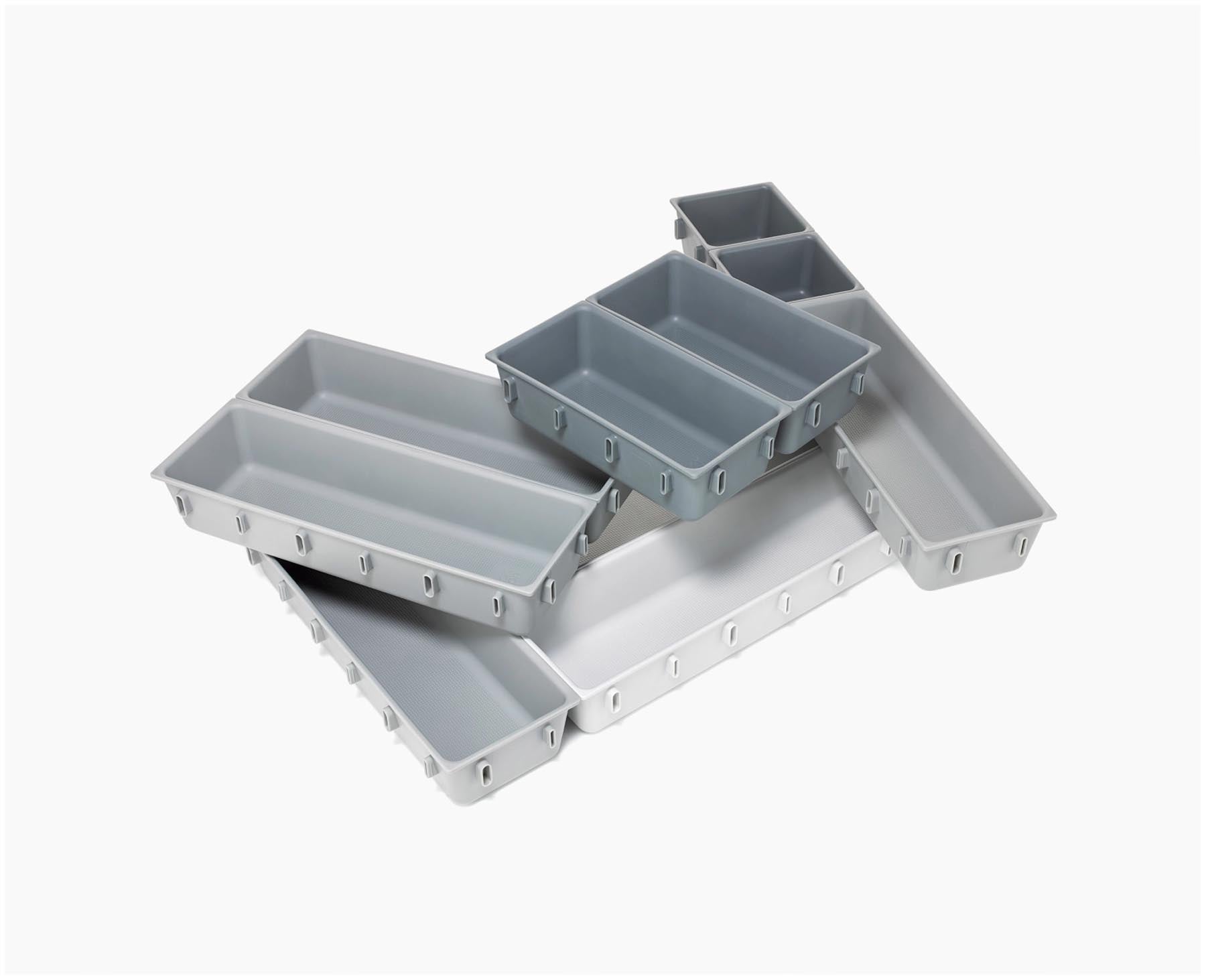 Blox Schubladenorganizer in stilvollem Grau, 10-teilig, perfekt für die ordentliche Aufbewahrung von Besteck und Küchenhelfern aus umweltfreundlichem Material.