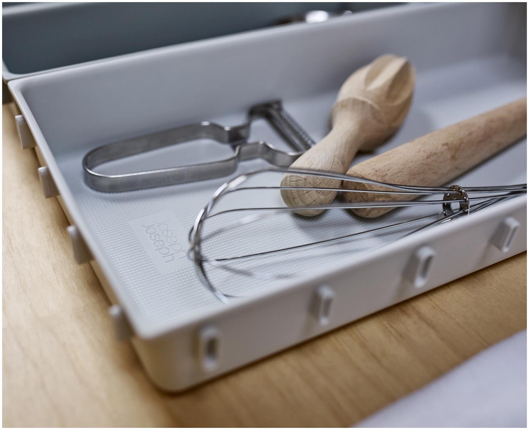Praktischer 10-teiliger Schubladenorganizer aus recyceltem Kunststoff von Joseph Joseph, perfekt für die strukturierte Aufbewahrung von Besteck und Küchenhelfern.