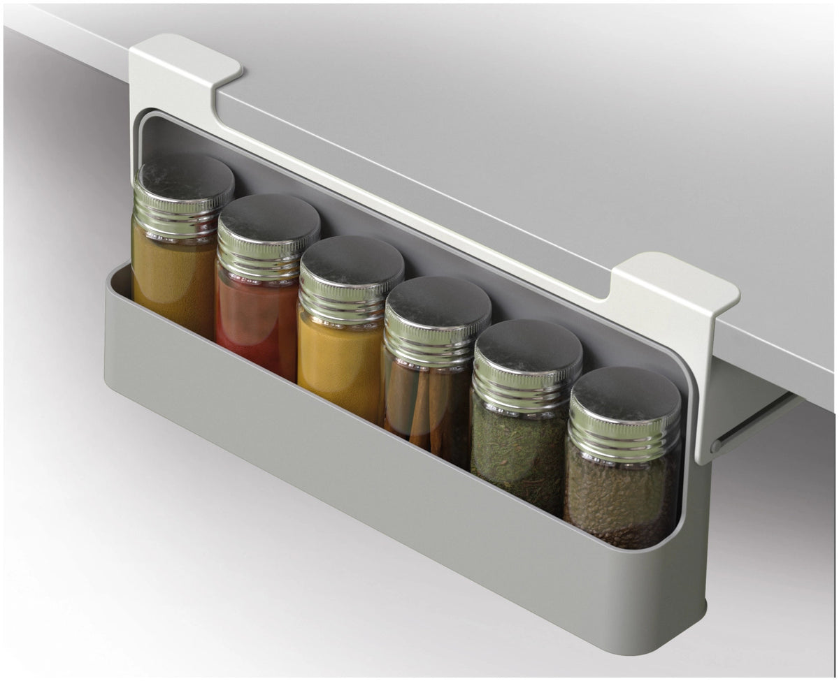 CupboardStore Unterregal für Gewürze aus recycl. Kunststoff in Grau präsentiert im Onlineshop von KAQTU Design AG. Küchenhelfer ist von Joseph Joseph
