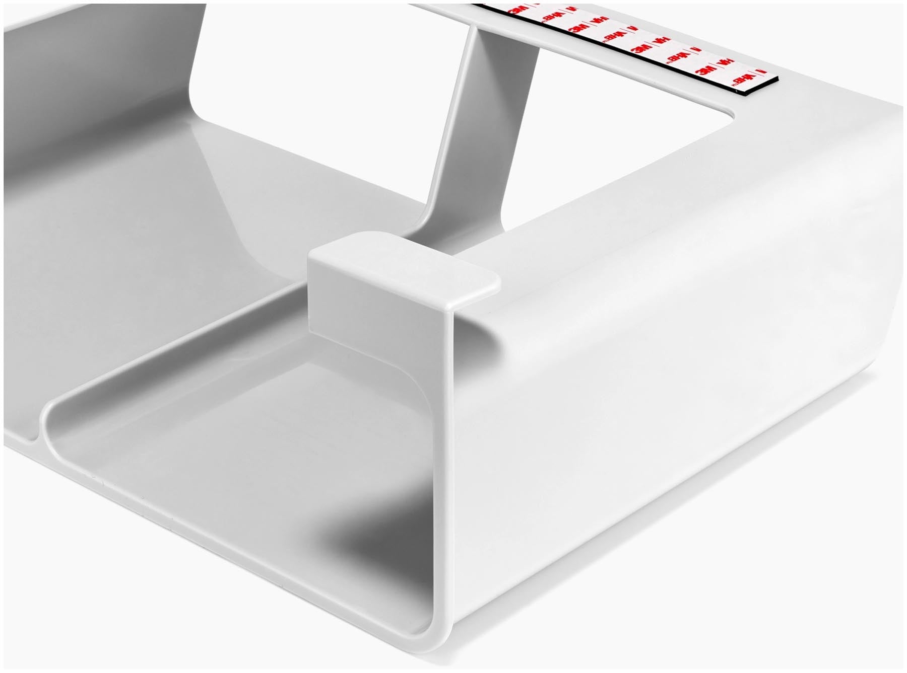 Praktischer Küchenorganizer von Joseph Joseph in elegantem Grau, perfekt für die ordentliche Aufbewahrung von Recyclingbeuteln.