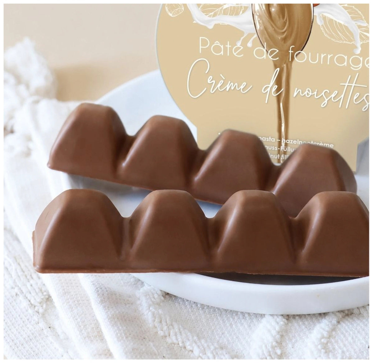 Giessform halbart für Schokolade Schoko Bueno in  präsentiert im Onlineshop von KAQTU Design AG. Backformen ist von Scrap Cooking