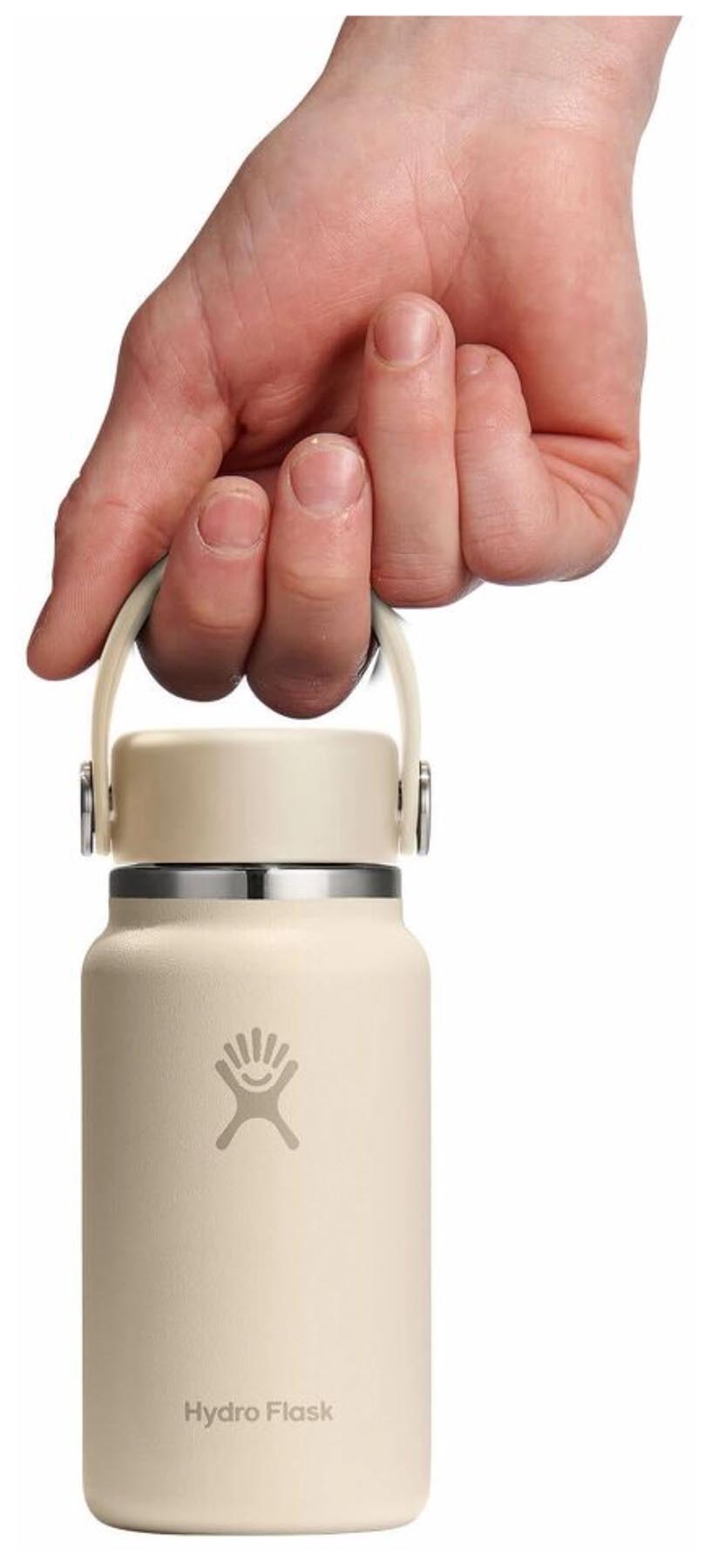 Stylische 200ml Trinkflasche Micro Hydro in sanftem Oat-Beige von Hydro Flask, ideal für unterwegs und umweltbewusste Trinker.
