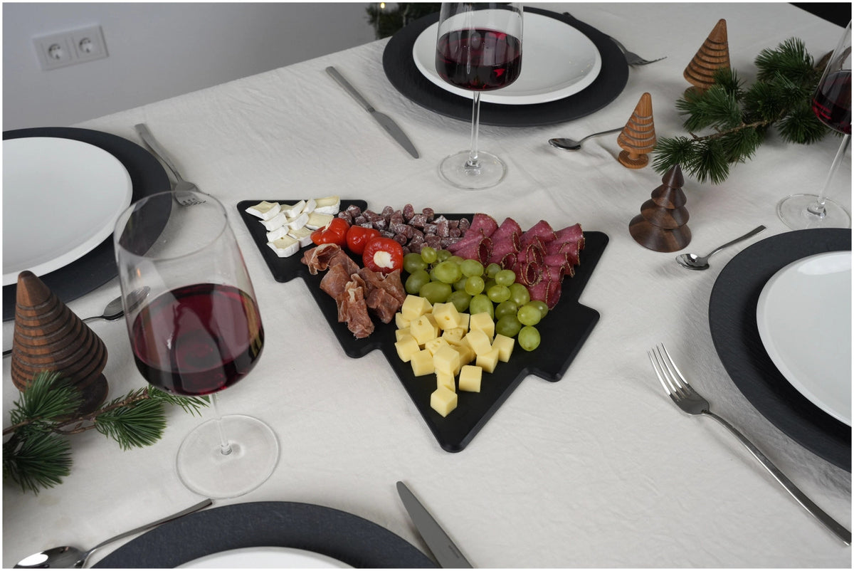 Servierbrett Tannenbaum Duracore schwarz 39cm in Schwarz präsentiert im Onlineshop von KAQTU Design AG. Schneidbrett ist von Continenta