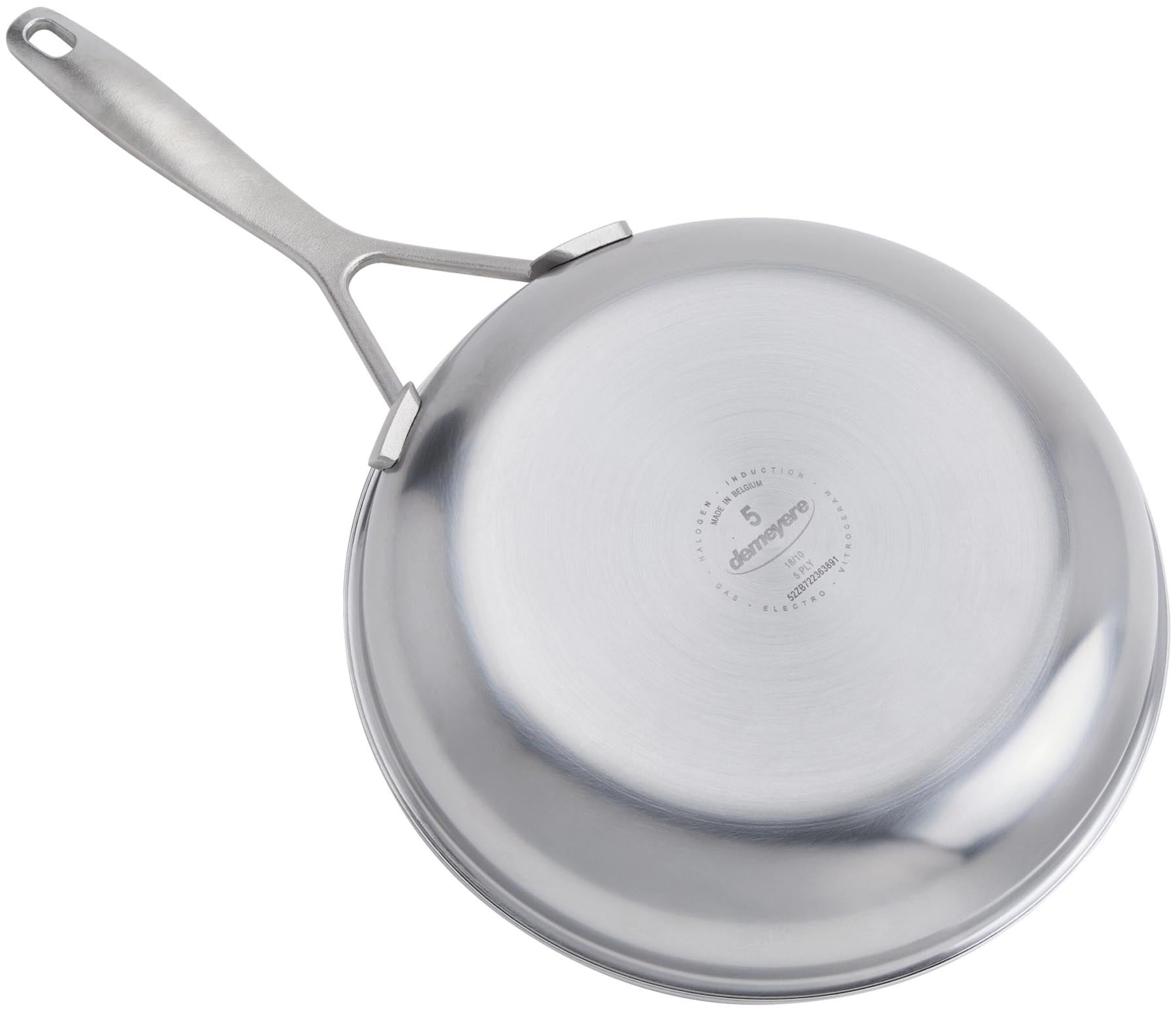 Hochwertige 20 cm Bratpfanne der Industry 5 Serie von Demeyere, ausgestattet mit fortschrittlicher NanoTouch-Oberfläche für müheloses Kochen.