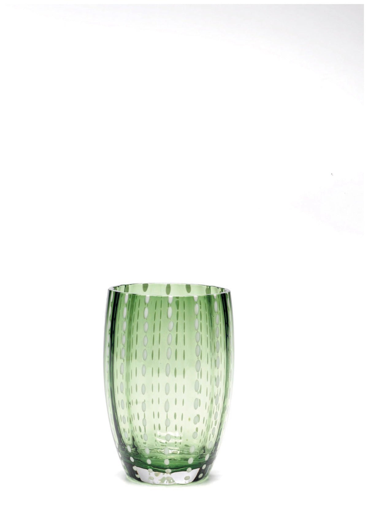 Grüner Glasbecher der Perle-Serie von Zafferano, mundgeblasen mit spiralförmiger Musterstruktur, Höhe 10.9 cm, Durchmesser 7.1 cm.