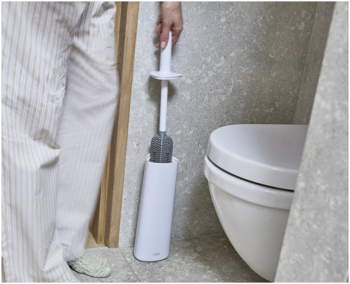 Flex 360 WC Bürste weiss in Weiss präsentiert im Onlineshop von KAQTU Design AG. Toilettenbürste ist von Joseph Joseph