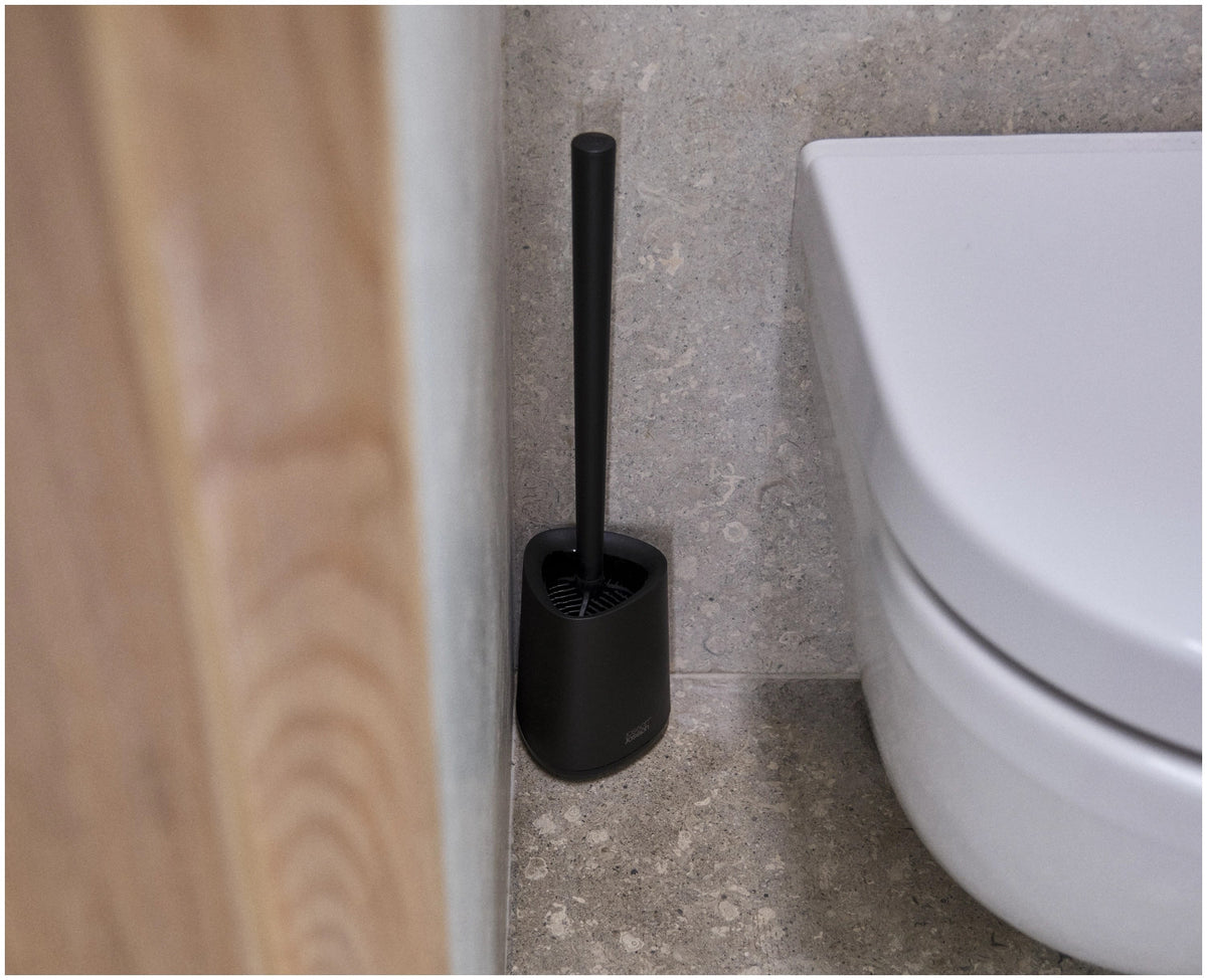 Flex 360 Lite WC Bürste schwarz in Schwarz präsentiert im Onlineshop von KAQTU Design AG. Toilettenbürste ist von Joseph Joseph
