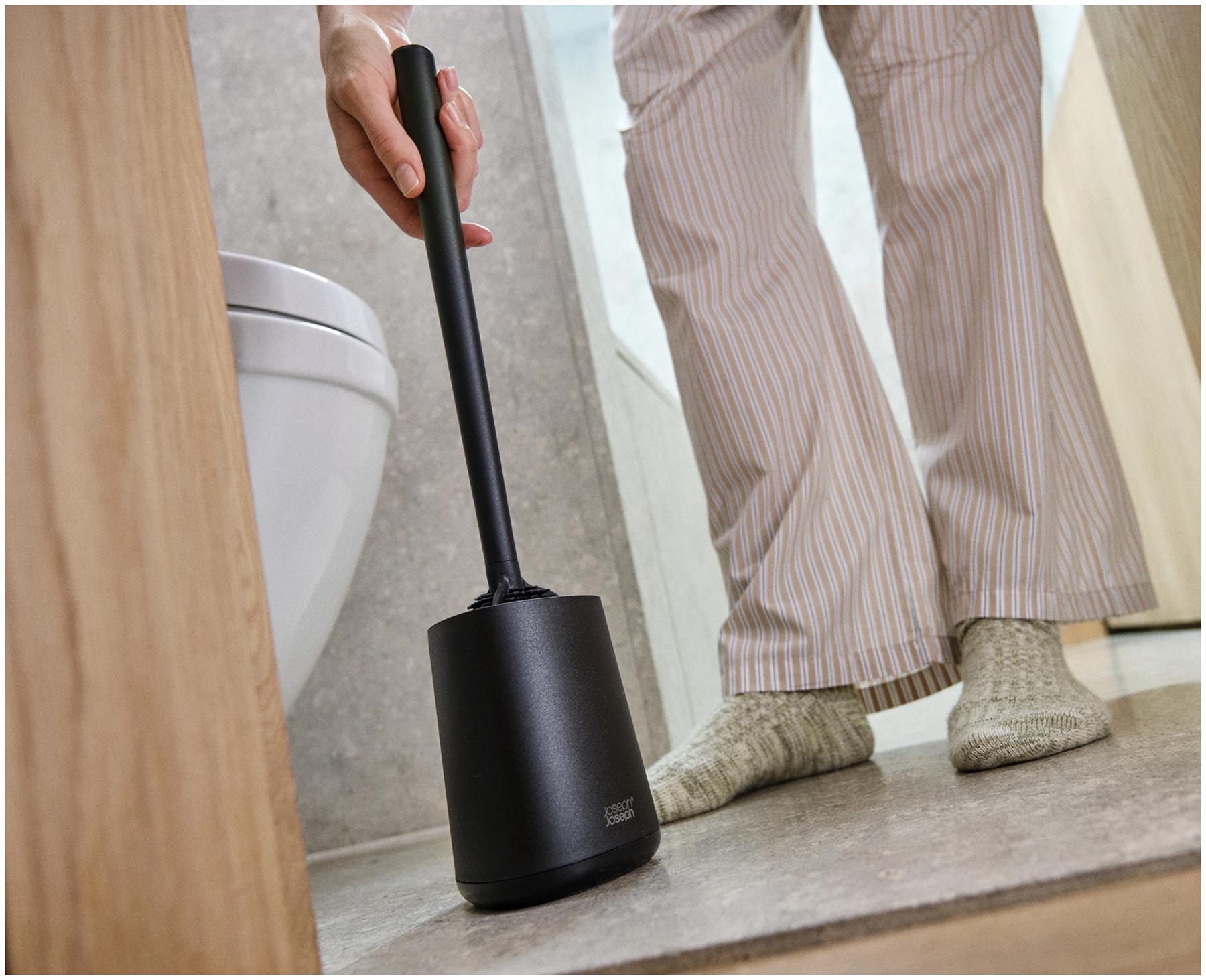 Schwarze Flex 360 Lite WC Bürste von Joseph Joseph, designed für effektive Reinigung und modernes Badezimmer-Design.