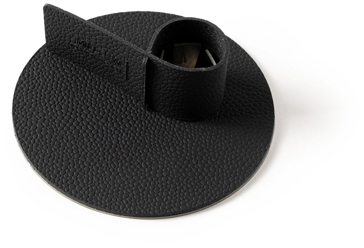 Schwarzer Teelichthalter Kerzenhalter Medium von MiLLE W NORDISK DESIGN, quadratische Form, Masse 12 x 12 x 4 cm.