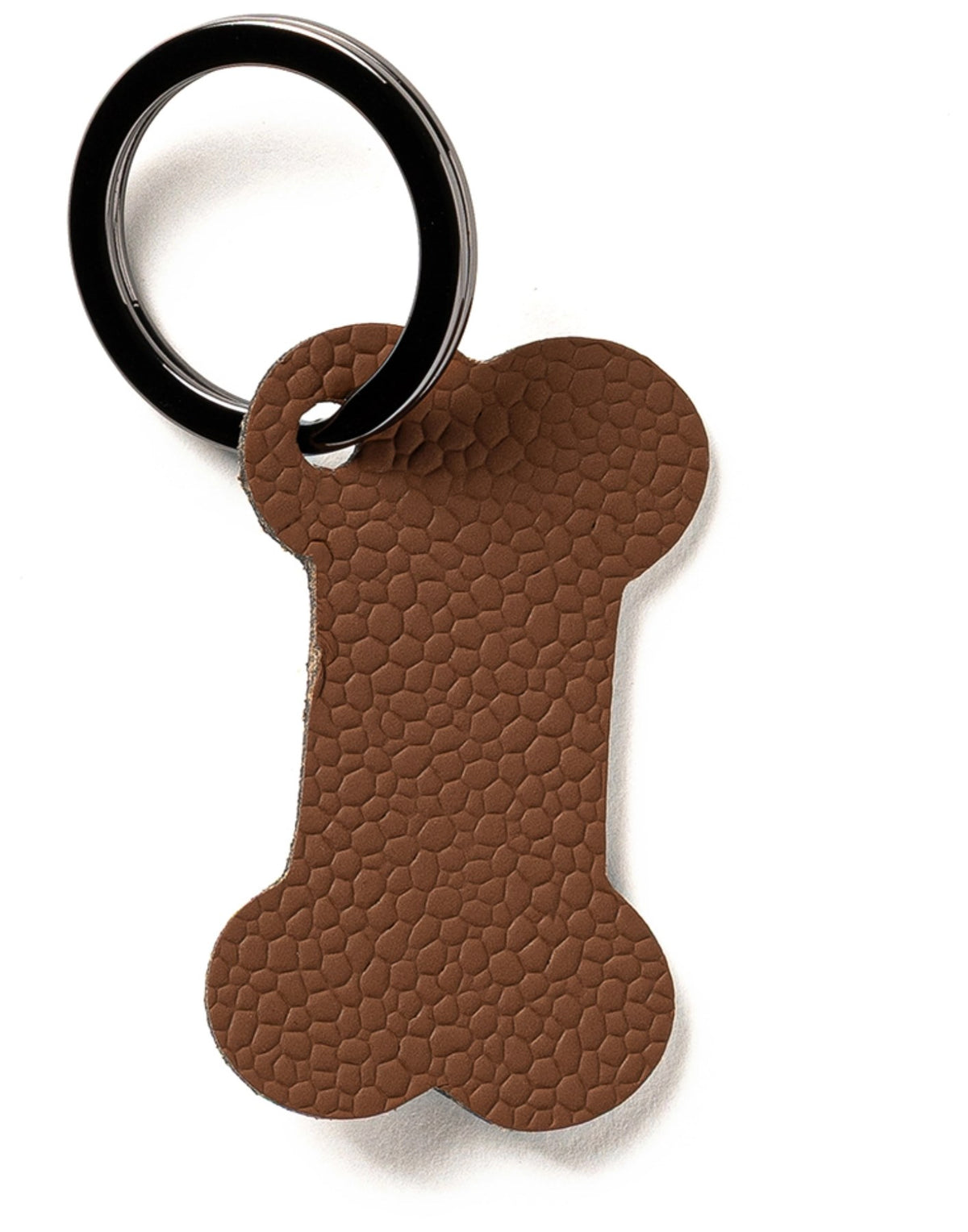Schlüsselanhänger in Form eines Hundeknochens, Farbe cognac/braun, Grösse 7x5x0.2 cm, von MiLLE W NORDISK DESIGN, flache Form auf hellem Hintergrund.