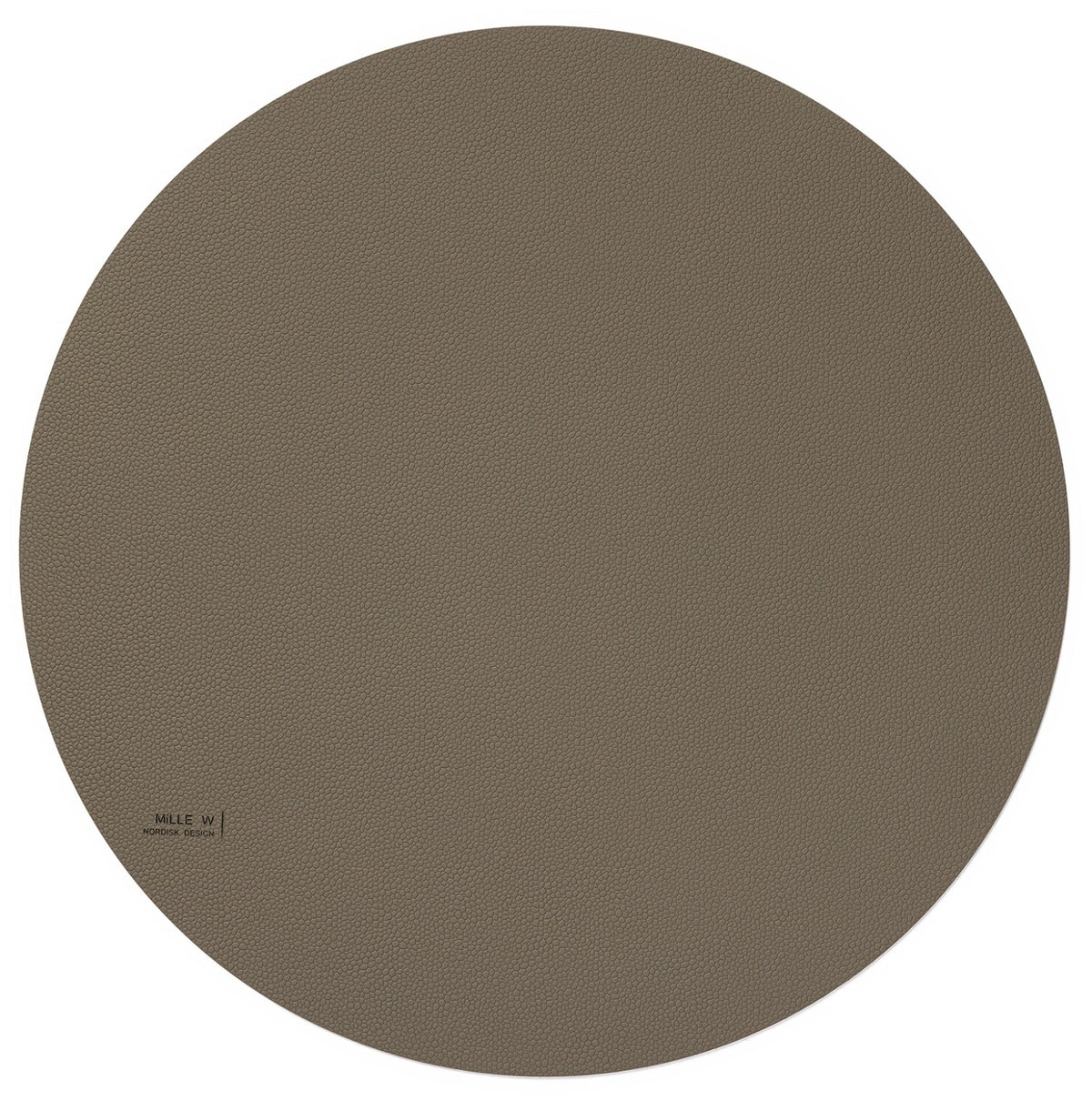 Rundes Tischset aus recyceltem Leder in Grau, Durchmesser 40 cm, von MiLLE W NORDISK DESIGN, flach auf hellem Untergrund liegend.