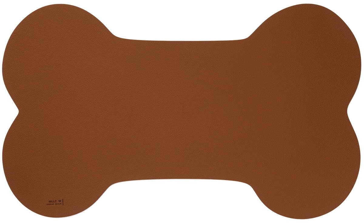 Braune Napfunterlage für Hunde der Grösse L, Masse 65x39cm, flache rechteckige Form, von MiLLE W NORDISK DESIGN.