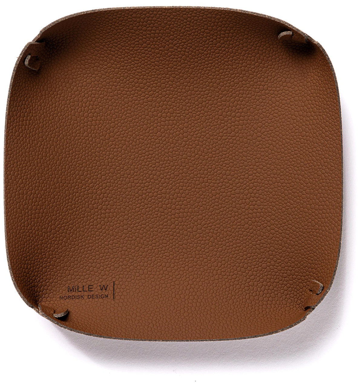 Braunes Tablett Stockholm small cognac von MiLLE W NORDISK DESIGN, quadratische Form mit flachem Rand, Masse 15x15x2 cm, Teil der Alchemy Churchill Serie.