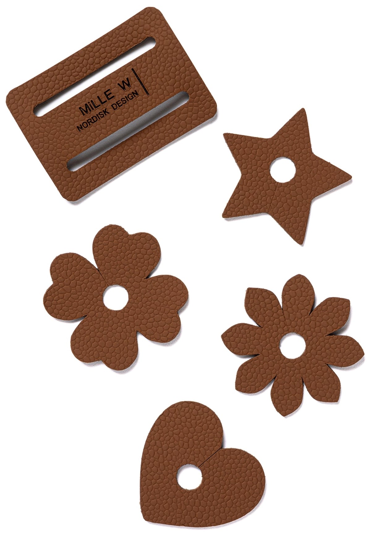 Braune, flache Gläser Marker Nordisk cognac aus der Alchemy Churchill Serie von MiLLE W NORDISK DESIGN, quadratische Form 6x6cm.