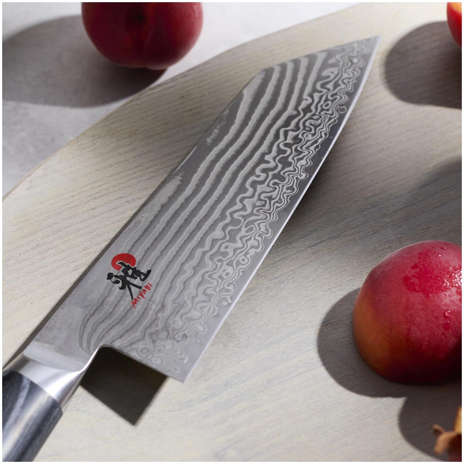 Hochwertiges 17 cm Bunka-Messer von Miyabi, perfekt für feine Schneidarbeiten. Kombination aus Funktionalität und ästhetischem Design für anspruchsvolle Köche.