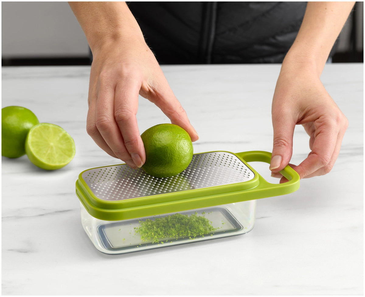 Multi-Grate & Store 3-in-1 Reibenset multi in Mehrfarbig präsentiert im Onlineshop von KAQTU Design AG. Reiben + Raffeln ist von Joseph Joseph