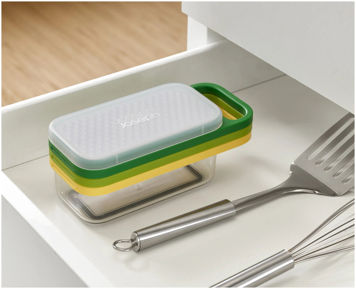 Multi-Grate & Store 3-in-1 Reibenset multi in Mehrfarbig präsentiert im Onlineshop von KAQTU Design AG. Reiben + Raffeln ist von Joseph Joseph